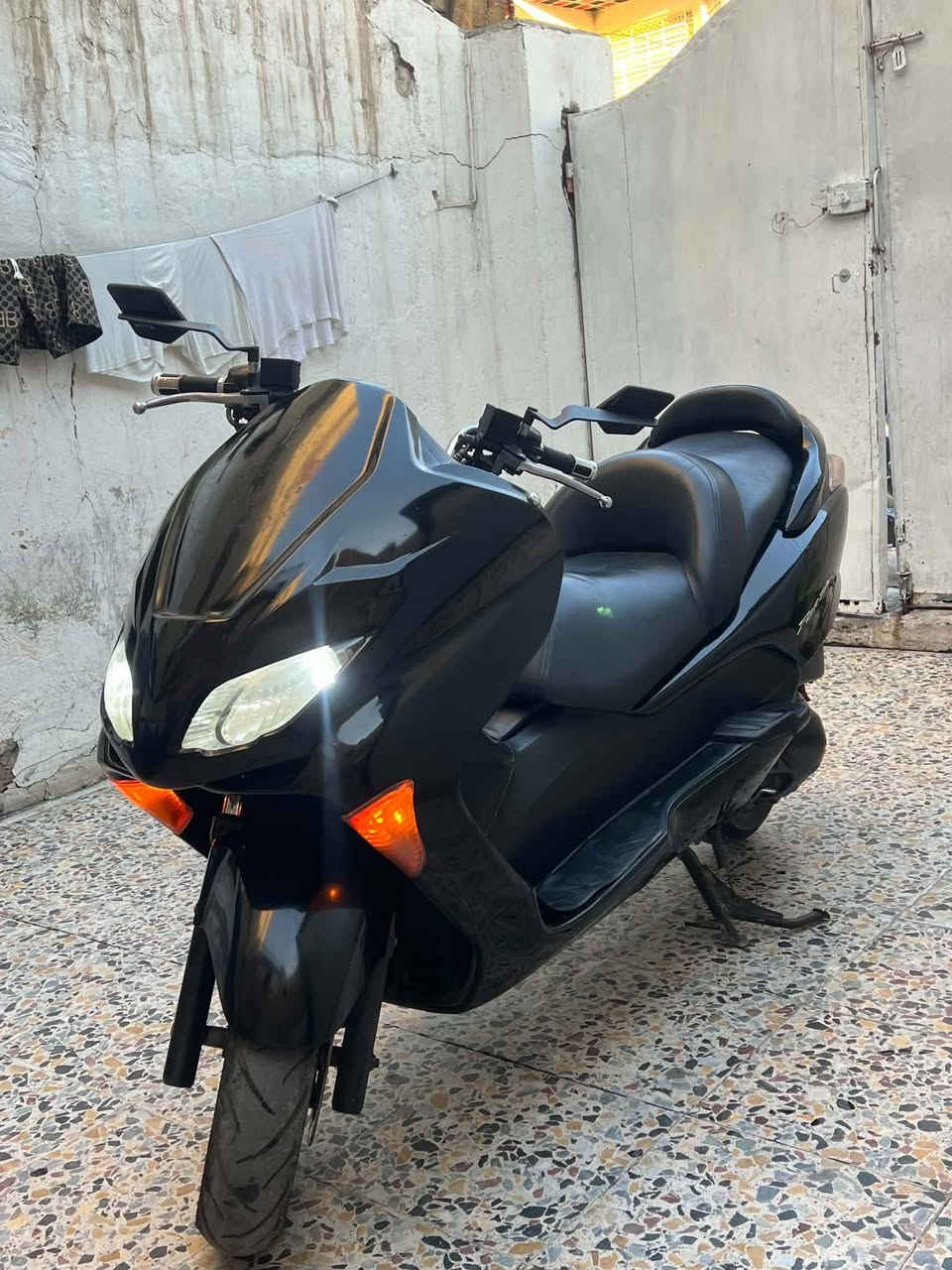 فورزا بصمه صفر تسعه كرستال سبعه كير اربع تحويلات لايت زنون وجه بومه درجة كامله مابيه نقص كهربائية كله شغاله مكان بغداد مدينة الصدر السعر (واحد و٢٠٠) 
***********
