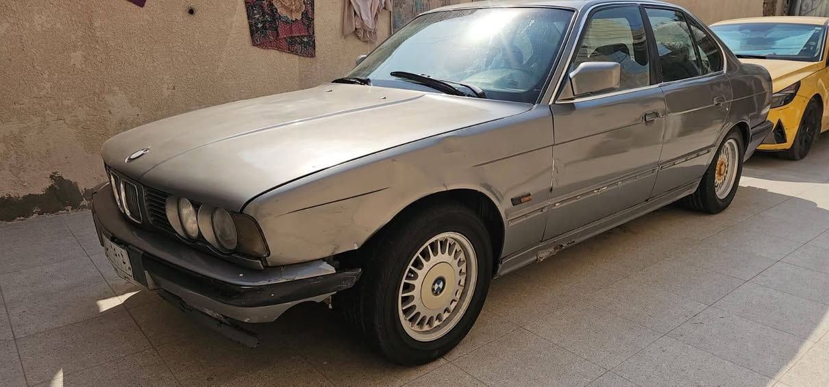 للبيع بي ئم 
535مفتوح 
موديل 1991
رقم مثنى 
السياره  مبدل كير ومكينه جديد 
سنويه ساقطه من 2021
سياره نفس ما هيه كدامك  
بيها جاملغ السايق خفيفه ممصلحه 
السياره جاهزه يحتاجلها بس ترتيب  دواخل 
***********
السياره موجوده بكربلاء
 السعر  30$
