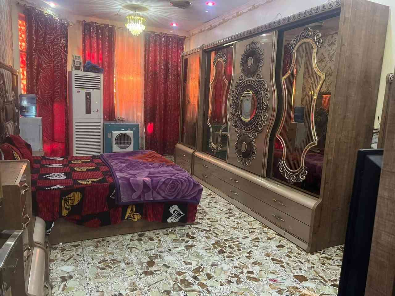 السلام عليكم دار البيع المساحه 144 مدينت الصدر قطاع 45شارع الفلاح البيت بشارع 60قريب علفلاح البيت 3طوابق ونص
طابق لاول  حوش استقبال جبير 
مطبخ صاله وغرفه وصحيات 
طابق الثاني 3غرف وصاله وصحيات 
طابق الثالث غرفه وصاله وصحيات 
وصطح وفوك طابق الثالث صحط بس بي مخزن غراض  السعر 400وبي مجال الستفسار ***********
السلام عليكم دار البيع المساحه 144 مدينت الصدر قطاع 45شارع الفلاح البيت بشارع 60قريب علفلاح البيت 3طوابق ونص
