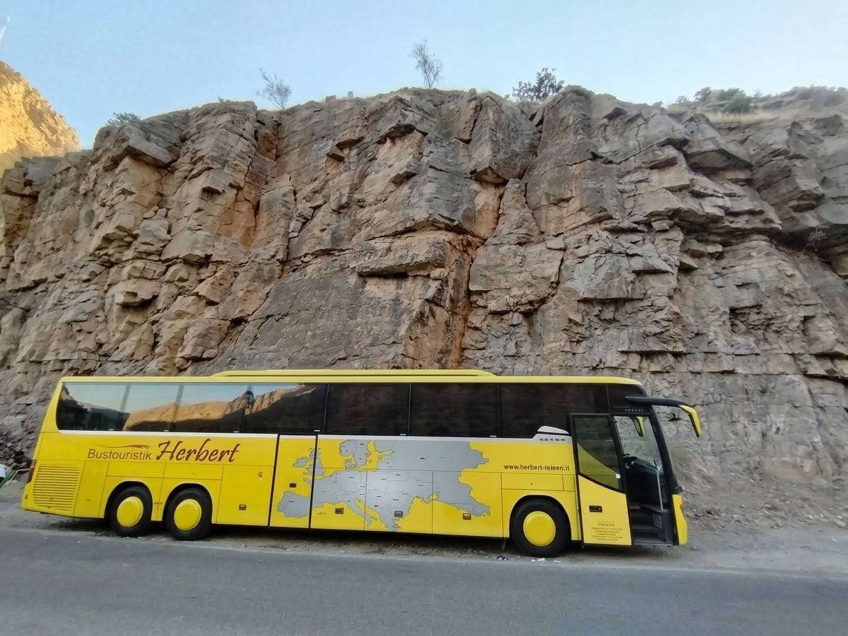 سلام عليكم من رخصت الادمن للبيع او مراوس سياره زغيره
 جيتي حجم 17 كير سطر مكينه اكسور 3 فيش حداديه تخم تاير تبريد زعانف 58 نفر بلاد سكله شرط رقم مارسدس 2007 اصل تحويل مباشر ثاني يوم
مشروع وطني
للاستفسار ***********
***********
