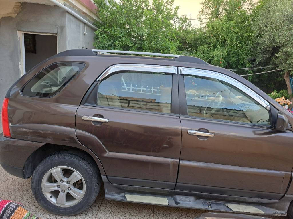 للبيع: كيا سبورتج 2010 - خليجي نظيف جداً 🚗
​المواصفات:
​الموديل: 2010.
​الوارد: خليجي.
​اللون الخارجي: جوزي (بني).
​اللون الداخلي: بيجي.
​المميزات: فتحة سقف، شاشة أيباد 
​اللوحات: رقم أربيل، السنوية والارقام باسمي ومجددة لغاية 2028.
​الحالة العامة للسيارة:
​الصبغ: السيارة مكفولة من الصبغ تماماً.
​الملاحظات:
​يوجد تكحيل بسيط جداً في (الجاملغ، البنيد، والباكلايت).
​جرد خفيف جداً في البنيد (موضح بالصور).
​تعديل بارد بمقدار شبر واحد في باب السكن.
​السعر المطلوب: [١٠٧]

الموقع: اربيل:بنصلاوة

​للتواصل والاستفسار:
📞 *********** أربيل, العراق
