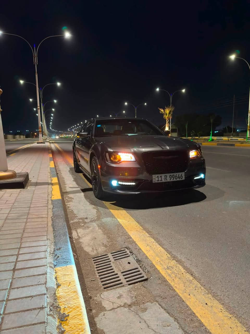 السلام عليكم
كرايسلر s300 اوباما موديل 2023 فول مواصفات 1/1 
هيمي 8 سلندر 5700 ستوك لابرمجه ولاتزويد السياره عليه حماية ppf بلكامل وضمان 8 سنوات 
المواصفات
بانوراما
رادار امامي
تحكم ستيرن+ شفتات
كشنات جلد ممري خزن +تبريد تدفئه
حساسات امامي خلفي
تحديد مسار+ مثبت سرعه
لايت LED عدسه 
وبعد بيه مواصفات هواي 
السياره جديده معنى الكلمة ماشيه 24 الف كيلو وليس ميل تخم تاير جديد حدادية جديده باتري جديد مكينه وكير وتبريد شرط حادث جاملغ فقط فقط لاشواصي ولالغود والجاملغ تفصيخ نفس الون ونفس الرقم طبق الأصل رقم بغداد بسمي مداور ثاني يوم مكان السياره سماوه رقم تلفون/***********
