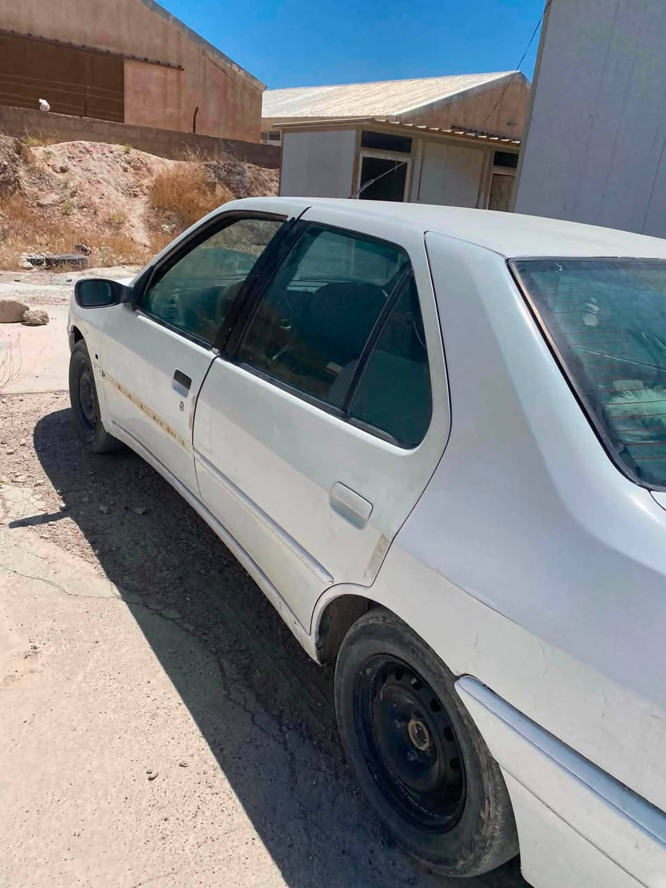 السلام عليكم بيجو للبيع أو مراوس حسب القناعه كير محرك شرط تخم تاير بيها وكاله وسنويه رقم راعيها ماعندي  18 /***********
