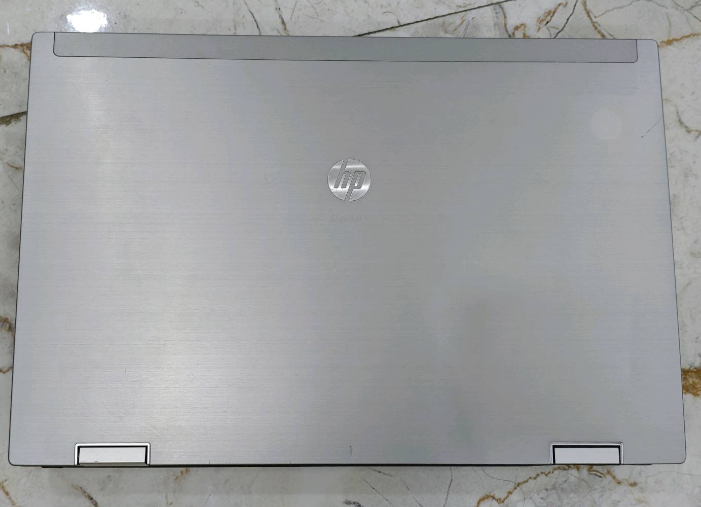 HP EliteBook • i5 • شغال بالشاحن فقط