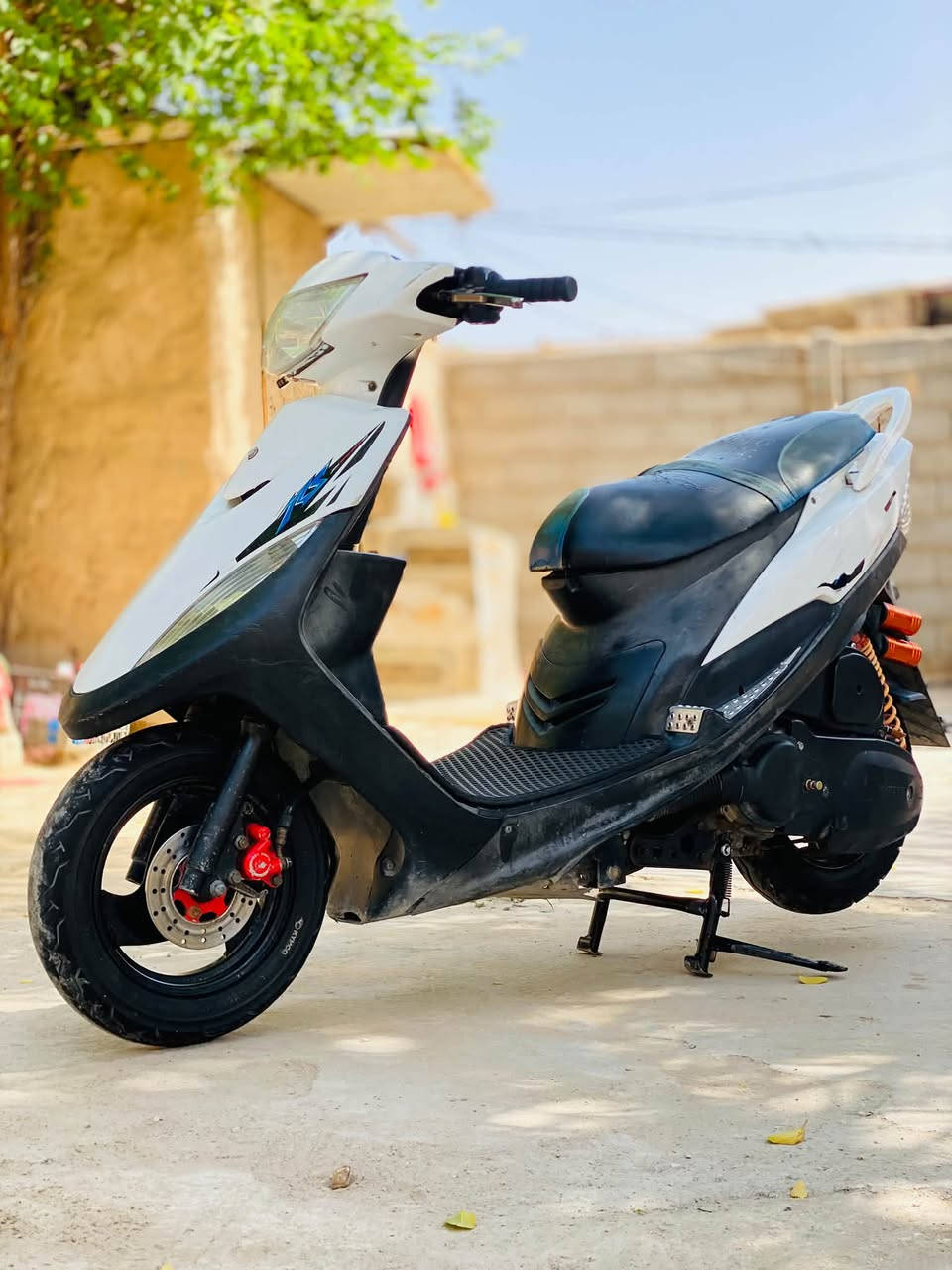 كلشي شغال كرهابائيات نكره سلف دبل إشاره سكنات لايت زنون ربع ما ذب عليه الله شاهد مزوده 55 شلعه عليه تجي وشوف بعينك المو شراي لا يتعبني فدوه اروحلك السعر 600 وبيه مجال قليل الاستفسار ***********
