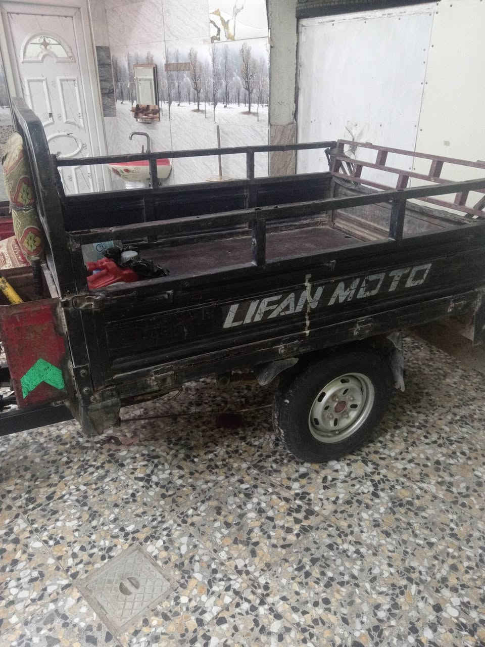 من مرخصت صاحب الكروب يابة سلام عليكم ستوتة داي وان للبيع ستوتة لا هية جديدة ولا هية تعبانة مال عيشة ورزقهة وياهة صار عدي ضرف وريد ابيعهة موديل 2012 سعرهة 550 وبيهة مجال مكان جسر ديالى الرقم ***********
