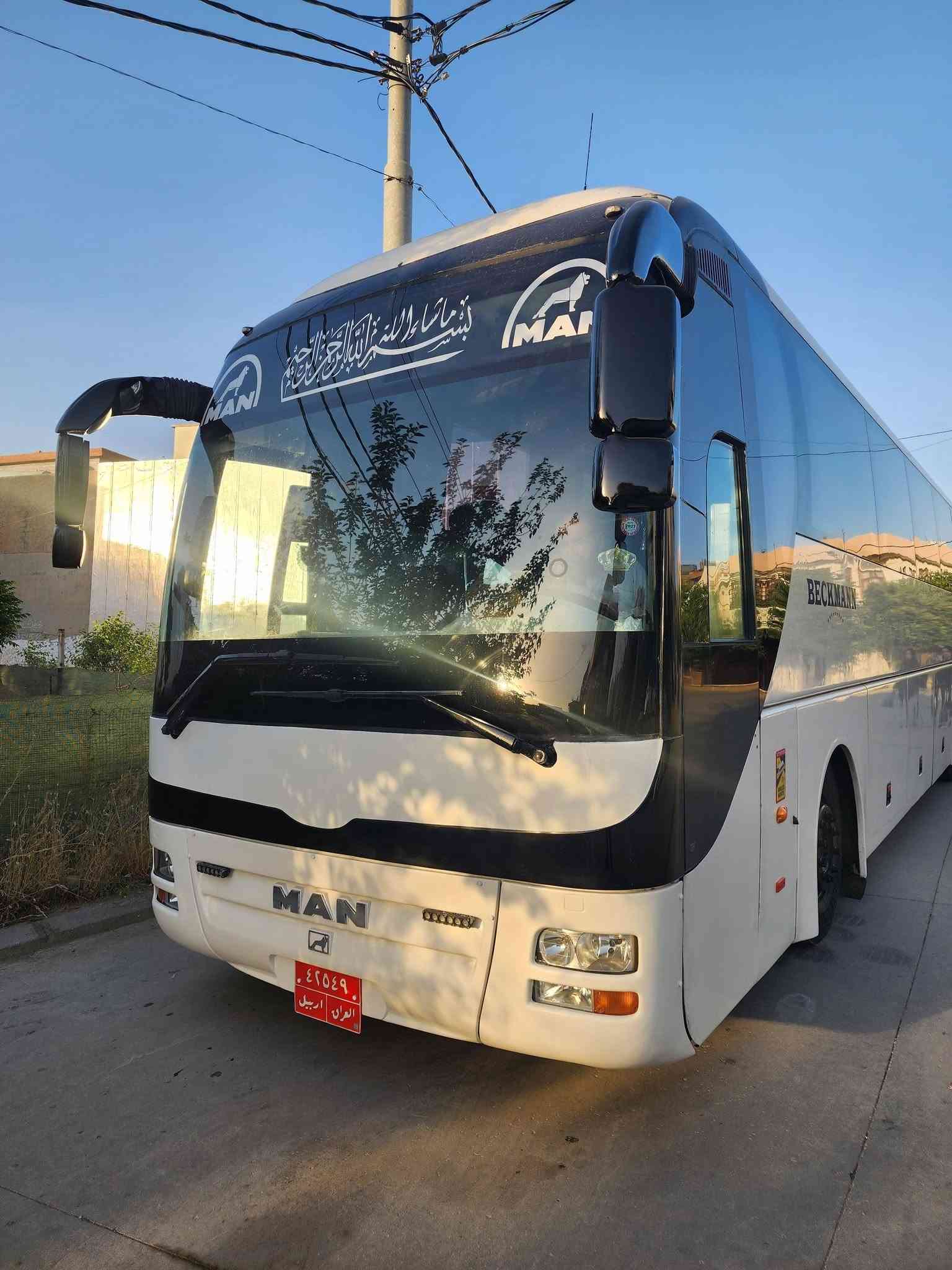 باص مان للبيع  موديل 2004 رقم أصلى شيمالى تبريد ٧بانكه مكينه ٦ تاك سوبر بم نوزل جديد تايرات جديد كل سياره مظبوط بشرط ٥٧ راکب 
مكان سياره سليمانية *********** /***********سعر ٤دفتر بيها مجال 
اراوس بهايكر
