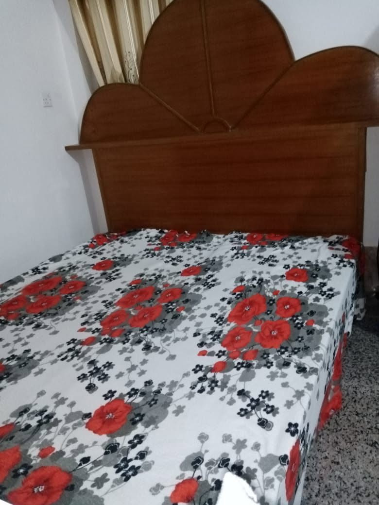 غرفة مستعمله نضيفه ست بيبان طابقين ***********
