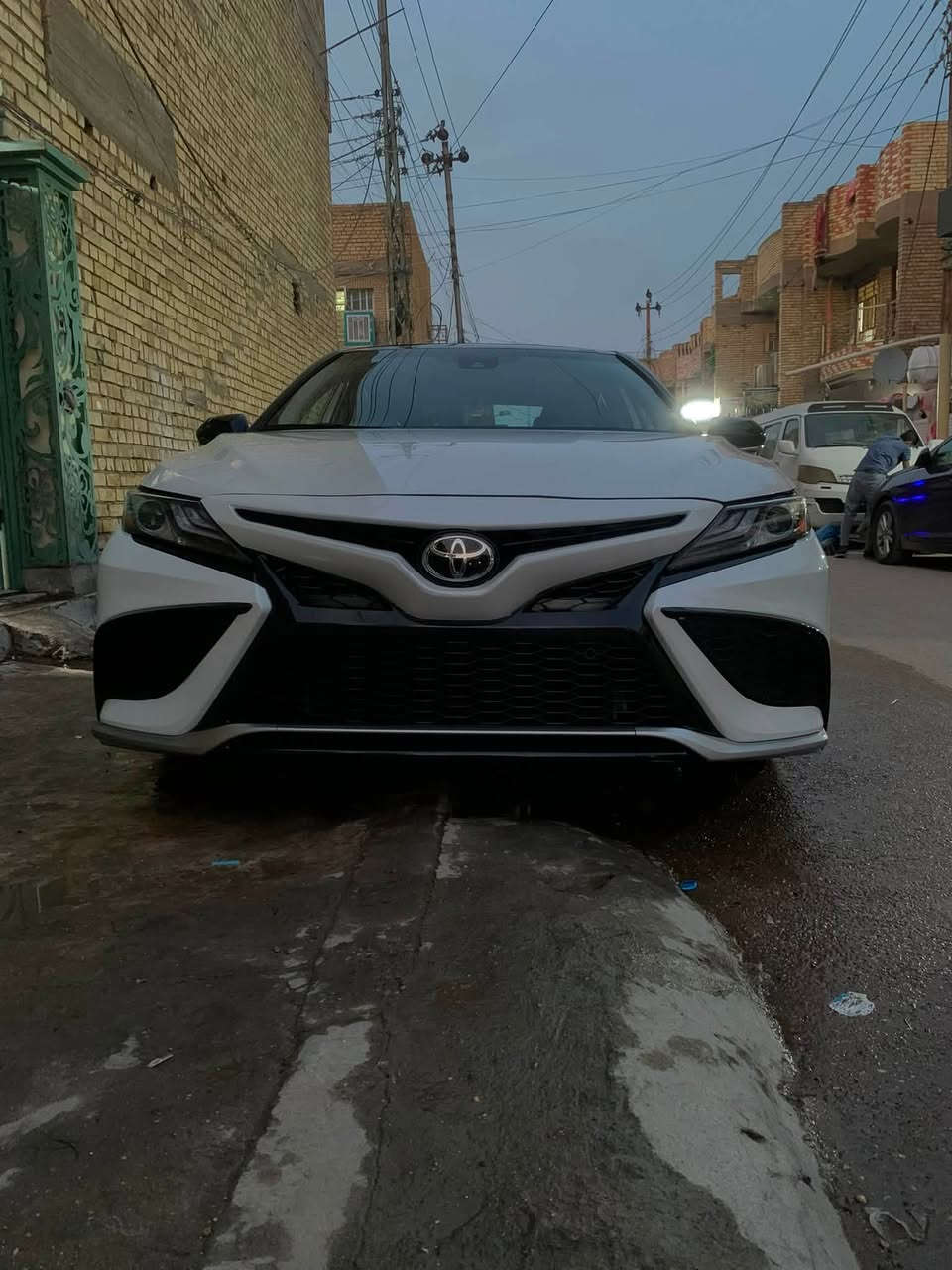 السلام عليكم كامري موديل 2023 السياره فول موصفات XSE  معروفه موصفات هذه الفئه السياره بعده بحاله الوكاله ماشيه 10 الف سياره زيرو محرك 2500 رقم بغداد معوقين باقي اله سنه وشوي وتصير حره اسويلك وكاله عامه مطلقه بيه وراد أمريكي صور الحادث موجوده بل منشور حادث حفيف جدا قطعه وحده فقط السعر 205 وبيه مجال كل شي اكو بل سوك العنوان بغداد ام الكبر قرب حي اور رقمي***********

