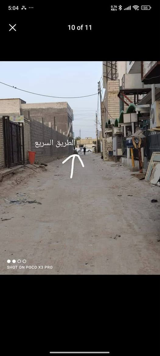 السلام عليكم بيت طابقين قرب الجسر السريع قرب باب شتريلي 
 طابو اسهم المساحه 200متر 
يحتوي الطابق الارضي على استقبال وصاله ومطبخ ومناور عدد 2وغرف نوم عدد 3وصحيات داخليه وخارجيه 
الطابق الثاني يحتوي على 3غرف وصاله وصحيات وسطح ناصي 4*4 السعر 150 وبي مجال ***********

