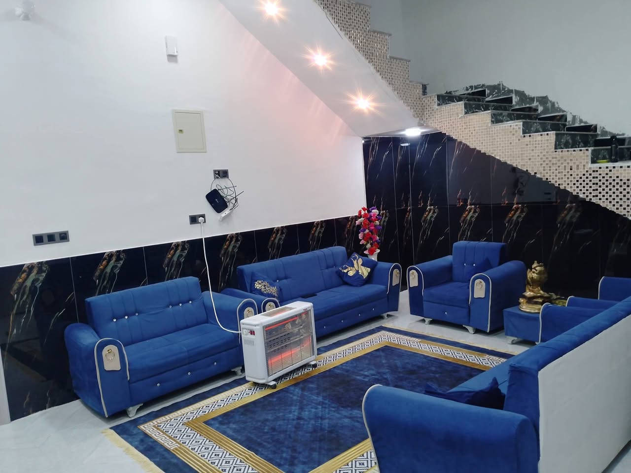دار للبيع قرب جامعة ذي قار نهاية شارع المهندس مساحته 200 متر فرعي للاستفسار ***********
