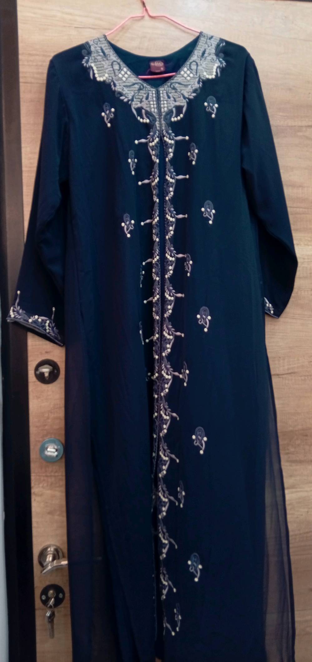 فساتين مستعمله يوم واحد 
للتواصل ***********
الأسعار.. 
البصلي  الف100
 الاخضر الف50 
الاسود الف25
 النيلي الف10