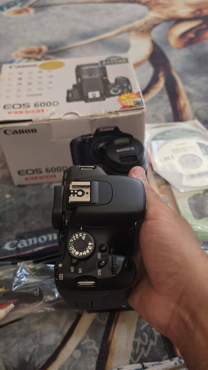السلام عليكم
كامرا كانون 600D مع عدسه 18 55 الكامرا استعمال مره واحده كامل ملحقات الاصليه السعر ٣٧٥ بيه مجال مكاني نجف 
توصيل موجود للاستفسار مراسله او الاتصال ***********
