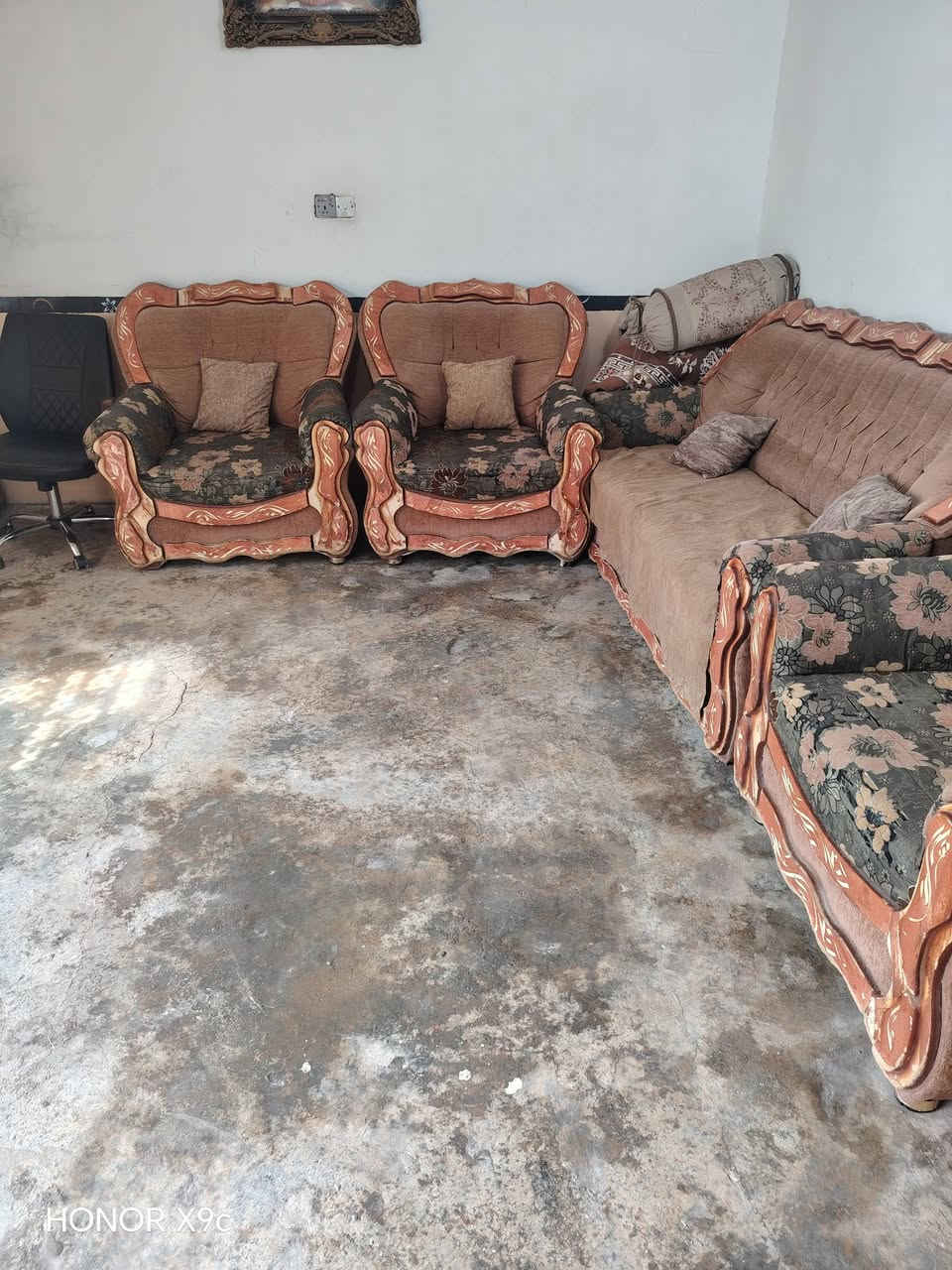 السلام عليكم تخم للبيع ملكي مثل ماموضح بل صوره قيم بما يرضي الله ***********

نص مكتوب في الصور:
- HONOR X9c