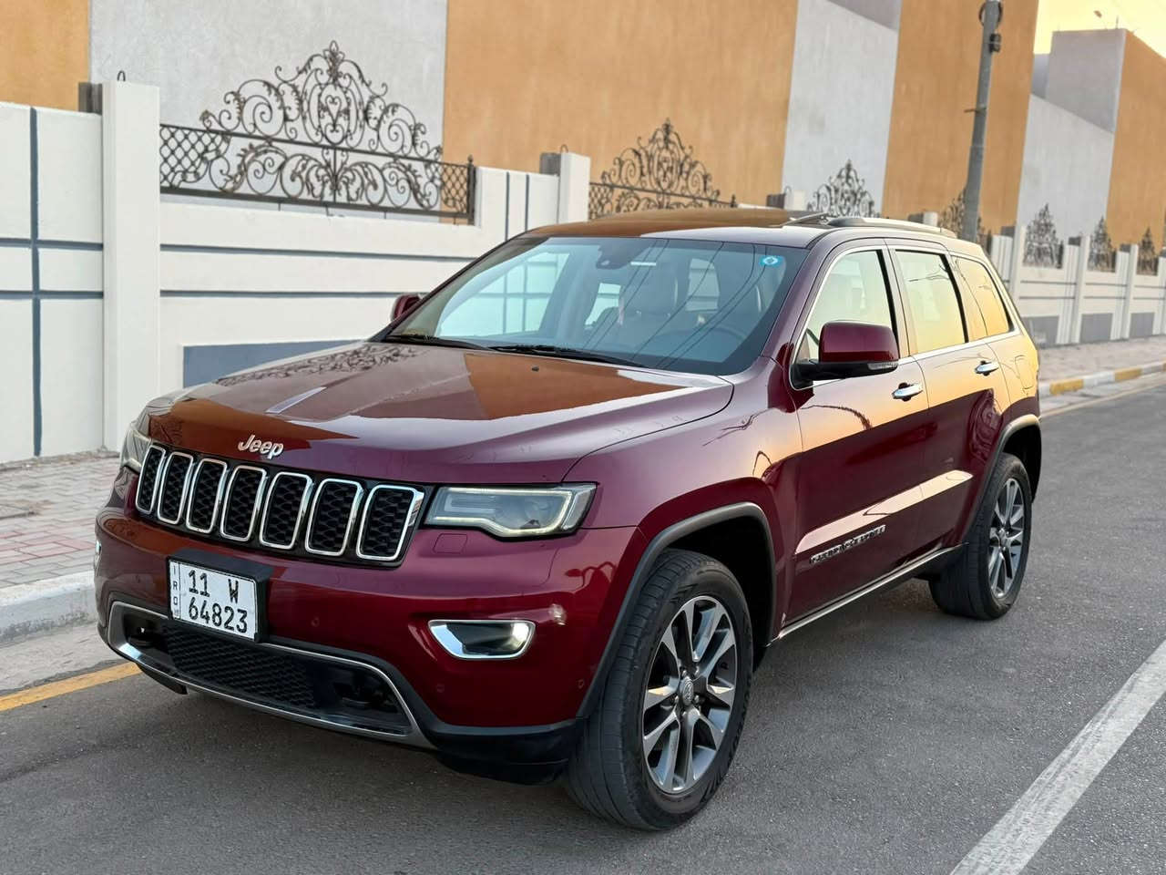السلام عليكم اخوااان .. بيع فقطط
انسب سعرر خليجي 243 ورقه كفاله عامه 

جيب كراند شيروكي خليجي limited plus
كفاله عامه وكالة هارلم 2018
رقم بغداد الدولي سنويه وهزه جديده   
عداد المسافه : 62 الف mill
حجم المحرك : 6 سلندر 3600 فور ويل  

المواصفات ..
بصمة تشغيل وابواب تشغيل عن بعد 
3 شاشات .. بانوراما سقف 
مقاعد جلد تحكم كهرباء تدفئه تبريد 
حساس امامي خلفي ونظام تحذير اصطدام 
سستم سماعات 10مع مكبر صوت دمام 
تبريد قطعتين مقاعد خلفيه تدفئه
مري قلاب - مري شفط - صندوق كهرباء  
ذاكره خزن ميموري - ويل كب 20 
السياره نظيفه جدا وعليها ادامه كامله 

للاستفسار الاتصال ***********
مهندس حسين 📍 كربلاء - حي الحسين
شركة_المتحدة_لمزادات_السيارات_الامريكيه
