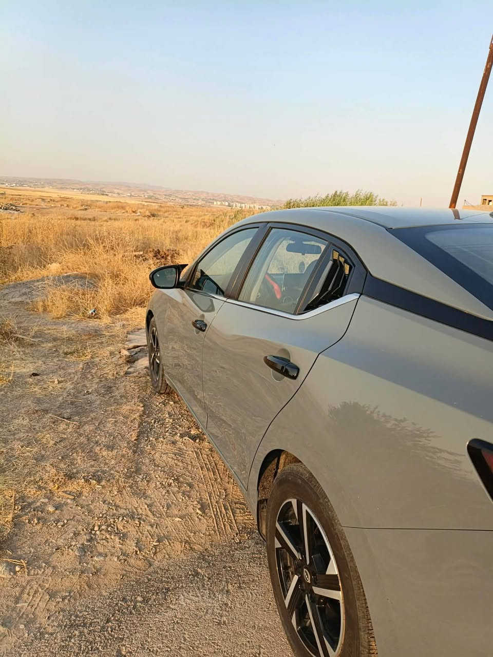 نیسان سێنترا ٢٠٢٤ SV
٢٩٠٠٠ KM رۆشتوە
سەنەوی و هەزە تاکو ٢٠٣١ نوێ کراوەتەوە
بەنزبەت سەیارەکە ٢ پارچەی هەیە بۆنیت و چا مڵغ بێ ناو گرتن ئیرباگی سوکان و شان تەقیوە سیستەم بۆی داندراوەتەوە
گێر و مەکینە بە شەرت 
تەزرەکوت بە شەرت
تەعویل و وەکالە بە شەرت
ژمارە مۆبایل (***********) أربيل, العراق
