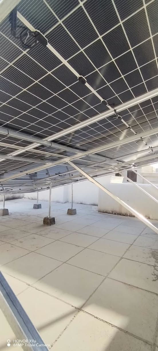 ⚡️ مشروع جديد | العامرية

من العامرية… تنفيذ جديد لمنظومة طاقة شمسية متكاملة، صُممت لتوفير طاقة مستقرة وأداء يعتمد عليه. ☀️

🔋 قدرة المنظومة: 60 أمبير 

مكونات المنظومة:

* ☀️ 30 لوح LONGi Hi-MO X10
* ⚡️ 3 × Deye Inverter 6.6kW
* 🔋 3 × Dyness Battery 16kWh

منظومة متكاملة بتصميم وتنفيذ احترافي، لتوفير طاقة مستقرة واعتمادية عالية للموقع. 

آفاق التراضي للطاقة المتجددة
طاقة اليوم… لمستقبل أفضل.

📍العنوان : بغداد / شارع الصناعة بناية ركن الصناعة مقر الشركة الطابق الاول 
شركة افاق التراضي

***********
***********
***********

نص مكتوب في الصور:
- O HONOR X9a
- 64MP Triple Camera
- HONOR X9a
- HONOR X9a 64MP Triple Camera