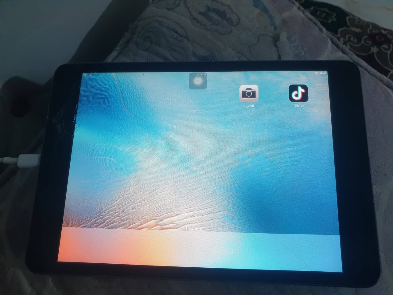 ايباد شغال نضيف الصوت نضيف الشحن كلشي مابيه سعر40 بي مجال مكاني ديوانيه
