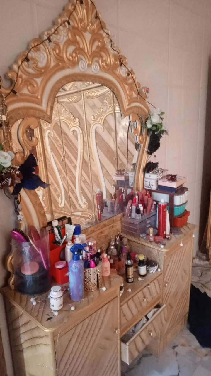 غرفه ست بيبان نضيفه صاج عراقي خشب ابيض السعر 450 / عنوان كوفه حي ميسان قرب سكلة الكرعاوي ***********
