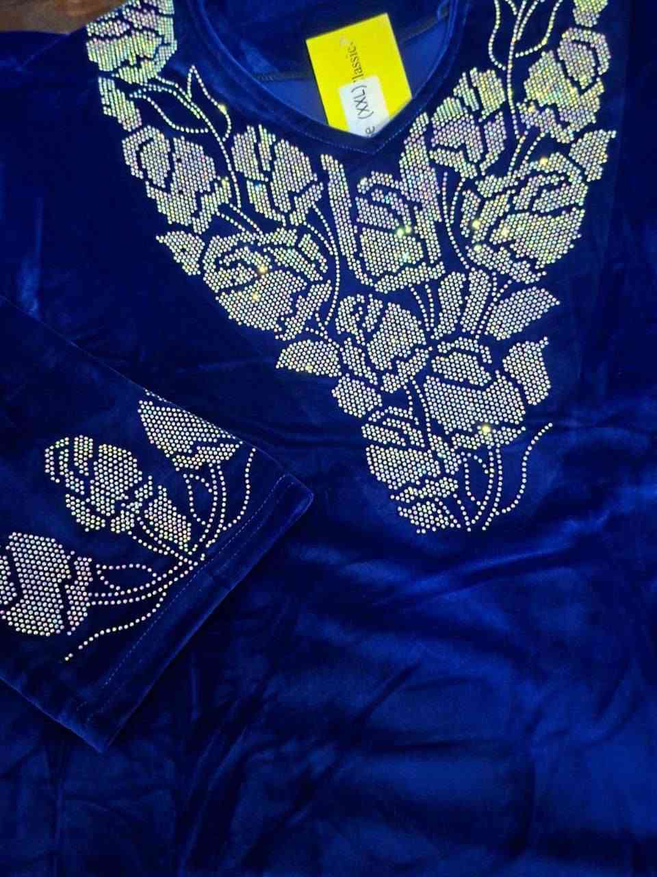 #جديد
نفتتح الموسم الشتوي اجمل الموديلات 
دشداشه قديفه مخمل الماس اصلي ثقيل ✅️
مقاس M.L.XL.2XL 
قالب كبير يلبس وزن 100ونازل✅️✅️
الدرزن 4لون 
سعر الدرزن 120الف
ملاحظه مهمه 👗 قياس 2xl
عرض الصدر 70cm
عرض حاشيه 80سم

اقل طلب للحجز نص درزن ✅️
للحجز والاستفسار 
***********
https://t.me/orkeap

نص مكتوب في الصور:
- فستان مخمل مع تطريز أنيق M L XL 2XL
- فستان مخمل
- مع تطريز أنيق
- M
- L
- XL
- 2XL