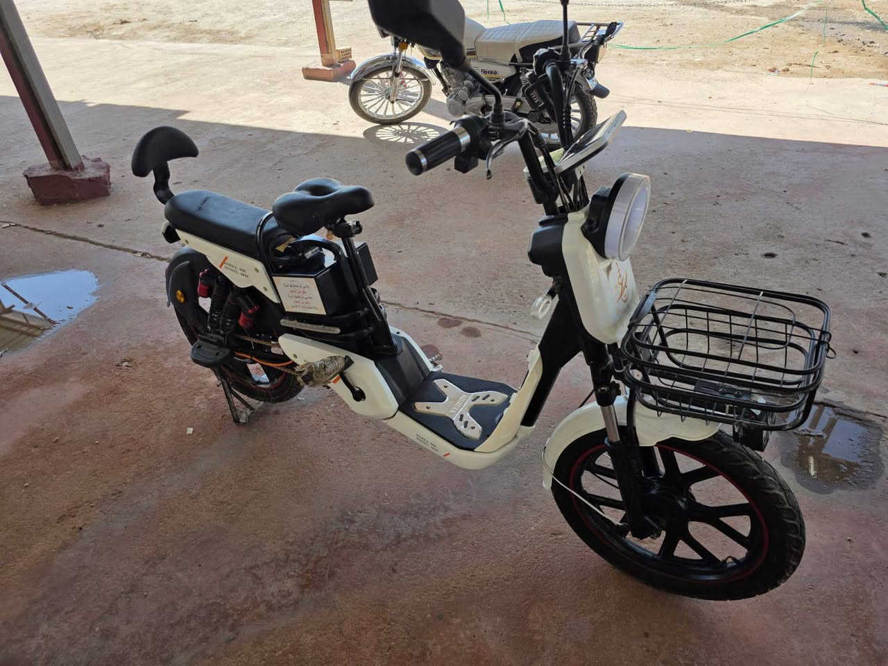 السلام عليكم ورحمة الله وبركاته :-
🚵🚴‍♀️  للبيع بايسكل شحن حجم 20 يعني الحجم الكبير فول مواصفات
الموديل 2025
 1-تشغيل عن بعد
2-جهاز إنذار السرقه
3-شاشا يضهر بيها السرعة والنمر و شكد ماشي و من تشغل لايت والإشارة يضهر بل شاشة و اي عطل يصير بي يضهر بل شاشة
4-لايت أمامي وخلفي
5-إشارة خلفيه
6-دبل أمامي هودرليك  4دبلات غاز خلفيه
7 شاحنة مال موبايل
8 هورن
9 كشن طبي
10 سلا أمامية8
11 قاعده مال موبايل
12 4سرعات
13 4 باتريات 
للعلم البايسكلا بي عقل
علمن يشحن عل كهرباء ويشحن من تفر بايدار
يعني اذا خلص الشحن تكدر تفر بايدار هم يشحن وهم يمشيك

السعر 450 
***********
وتحياتي للجميع 🌹🌹
