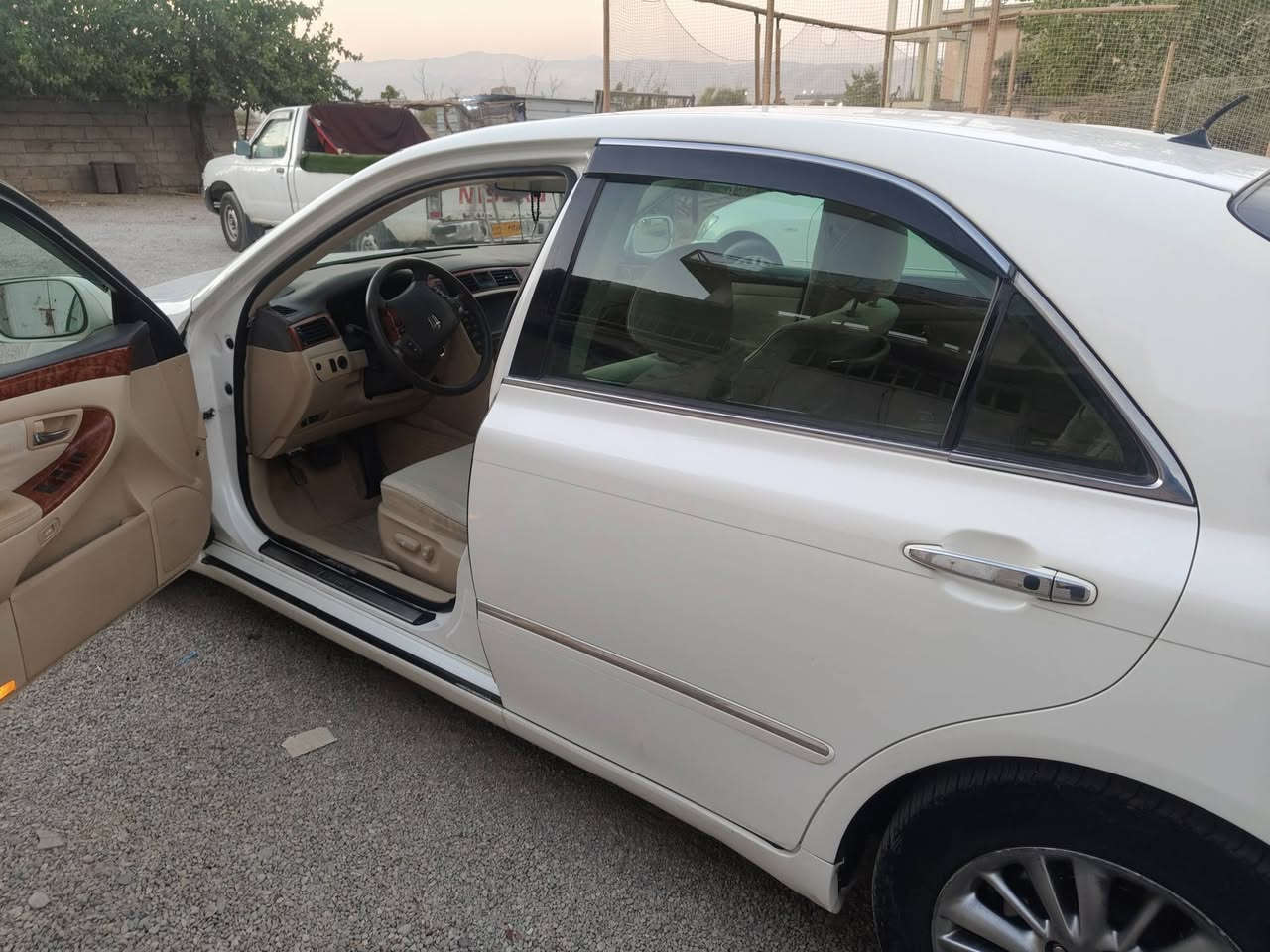 شاهینە موس 3پەردەی ناوزەرد 3دوگمە ڕۆیاڵ 182گەورەبەگەورە تەبرید مەرکەزی سەلاجە 2005 نیو پارچەی ئیراق بۆیاخە *********** سەیارەکە پاکەو بێمەسروفە کوشن خەزنە شوێن شارەزور سعری 67گەڵاو مەعمەلە
