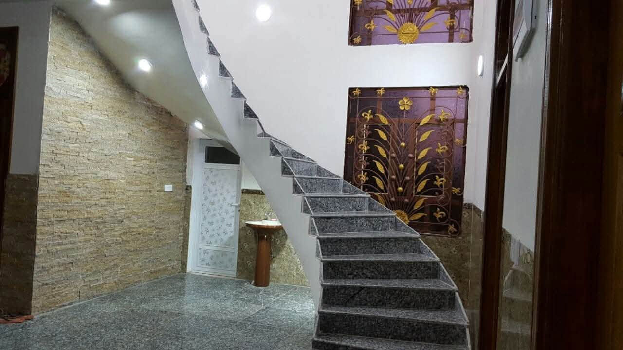 بيت لبيع مساحت البيت ٢٠٠ متر سند ٢٥  ابو خستاوي شارع حي صناعي
غرفت نوم ٤*٦ العدد ٢ 

كلدور ٤*٨ 

استقبل ٤*٦

مطبخ ٤*٦

درج دور

بيتونه ٤*٤ 

مناور العدد ٢ طارمه خير من الله حمام داخلي 

حمامات خارجيه  البيت بناء جديد
ستفسار تصال عله رقم ***********
