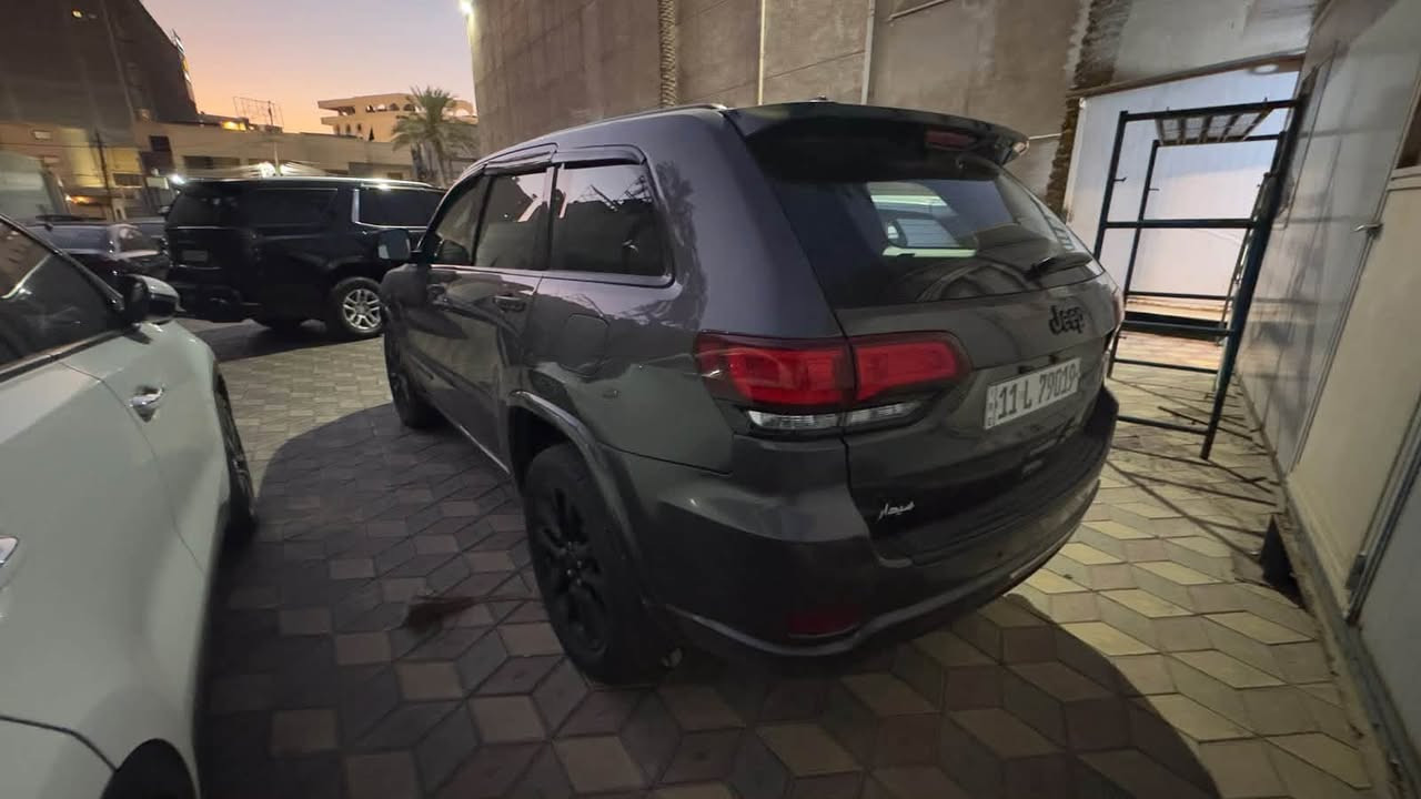 جراند شيروكي • V6 ٣٫٦ • ٦٥٠٠٠ ميل