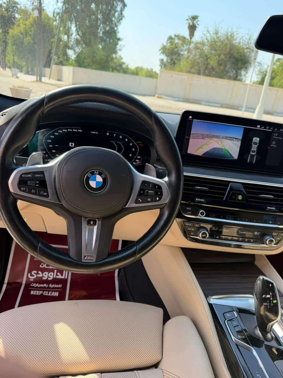 BMW 5 Series 2023 M PAKG بلادي
السياره فول فول مواصفات
مغلفةppf بالكامل
داتا شو 
دخول ذكي جميع الابواب 
عدسه متحركه مع لفه العجلات
ثلاث وضعيات قياده
قيادة شبه ذاتيه
صندوق كهربائي 
تشغيل عن بعد
داخل اوف وايت
(Head-Up Display) داتا شو
Harman Kardon نظام صوتي
 جنطة كهربائية
(Wireless Charger) شاحن لاسلكي 
 كشنات تدفئة
 ستيرن تدفئة
 فول سستم رادار
 شباك أمامي LED
 حساسات 360 درجة
ضرر السيارة:جاملغ جهة السايق صبغ وشبرين بطرف البنيد فقط.
موقع السيارة: بغداد 
رقم التواصل:***********
