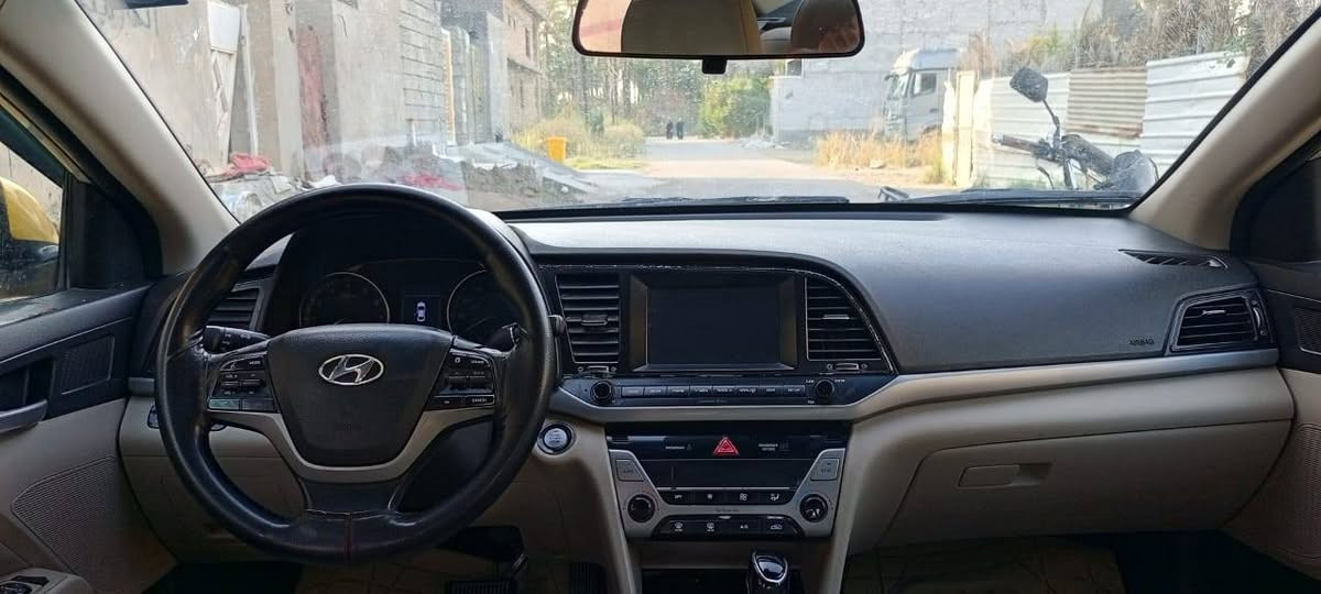 السلام عليكم
سيارة النترا 2017 فول مواصفات 
ضرر مثل ما موضح بل صوره 
سعر 115$
رقم الهاتف ***********
