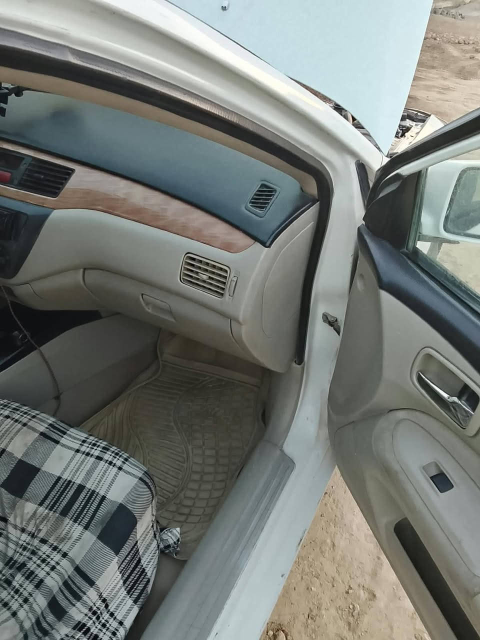 لانسر٢٠١٠ انكليزي بسمي رقم كربلاء مصبوغه عام السعر ٦٠ اوبيه مجال السياره بعقوبه ***********

