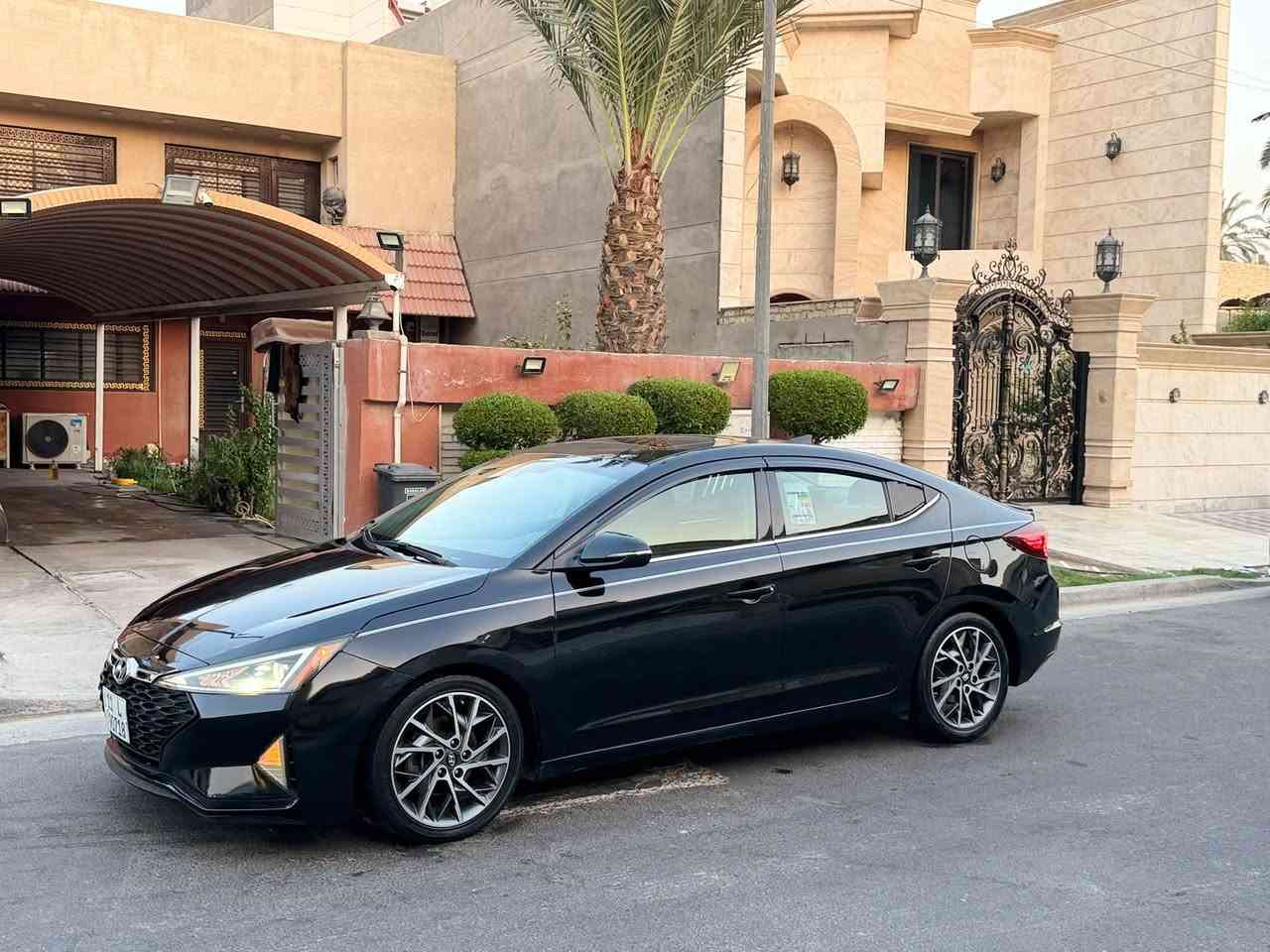 السلام عليكم 🙋🏻‍♂️❤️
للبيع هونداي ألنتره موديل 2019 فول مواصفات Limited رقم بغداد دولي بأسمي تحويل ثاني يوم السياره كير At مكينه 2000 دوش وارد أمريكي ضررها ثلاث قطع كما موضح بالصور بدون شواصي سياره جاهزه ماشيه 93 الف 
مواصفات لمتيد أعلى فئه 🚘
فتحه سلايد 
بصمه تشغيل بصمه أبواب اشاير ترحيب 
شاشه كبيره لمس كامره دواره نظام خرائط GPS 
كشنات تدفئه تبريد داخلها جلد لون عسلي 
كشن السائق كهربائي كشن خزن ميموري ثلاث وضعيات 
استيرن جلد تدفئه 
ويل كب كروم 
بصمه صندوق 
ثلاث انظمه قياده سمارت ونورمال وسبورت sport 
رادارات واشاير بالمري 
شاحن واير ليس لاسكلي 
سماعات دمام انفنتي 
للأستفسار *********** أسيا ➡️

            *********** عراقنا ➡️

أبو علي مكاني بغداد ألبياع السعر 109 وبيها مجال 🌸🌹
