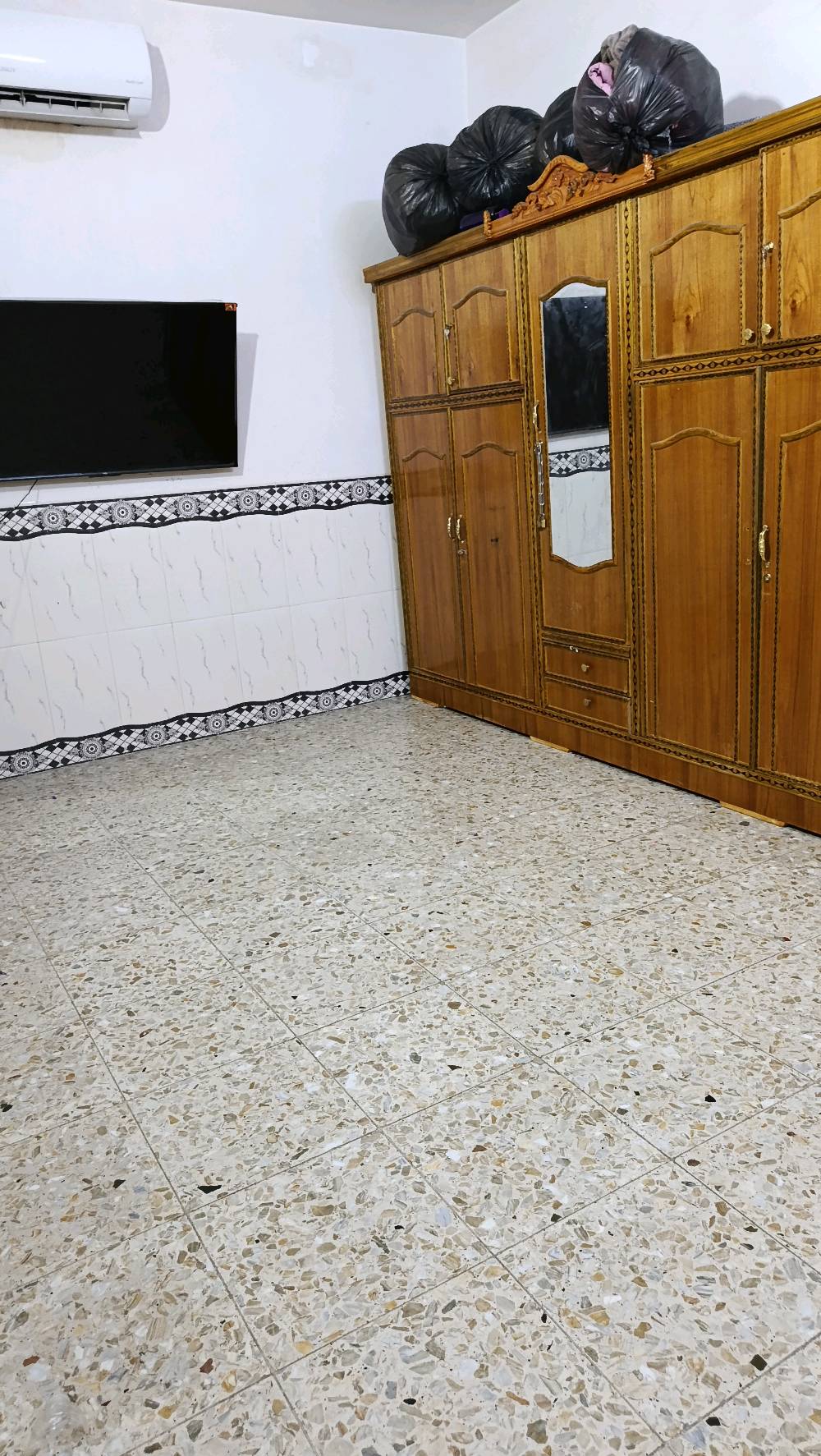 السلام عليكم دار للبيع مساحه ٨٠ متر واجهه ٥ و٦٠ونزال١٤ بناء جديد قاط واحد مكان مزرعه مريوش نهايه حي اور للاستفسار رقم ***********