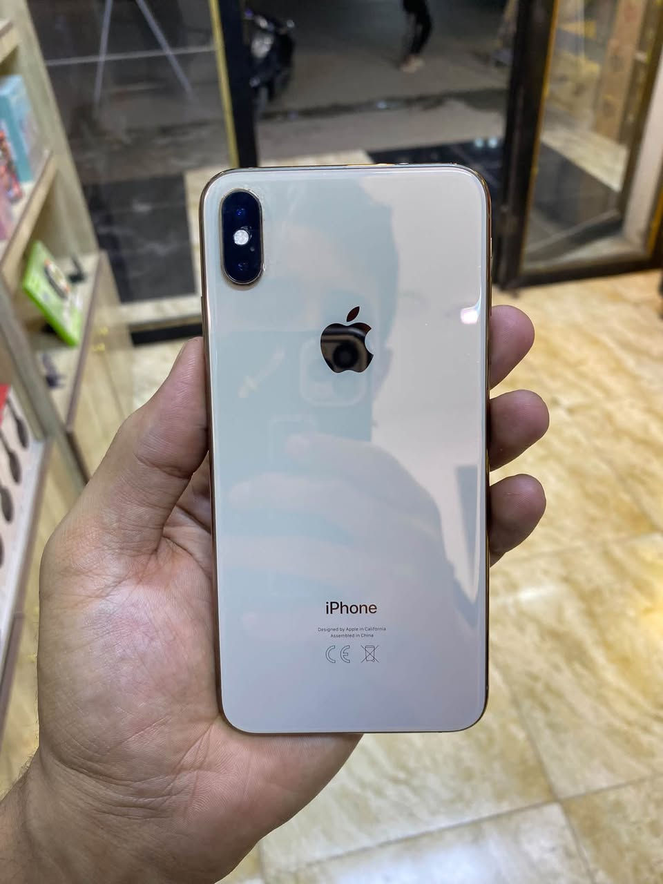 آيفون XS ماكس • ٦٤ غ.ب • شاشه مكسوره