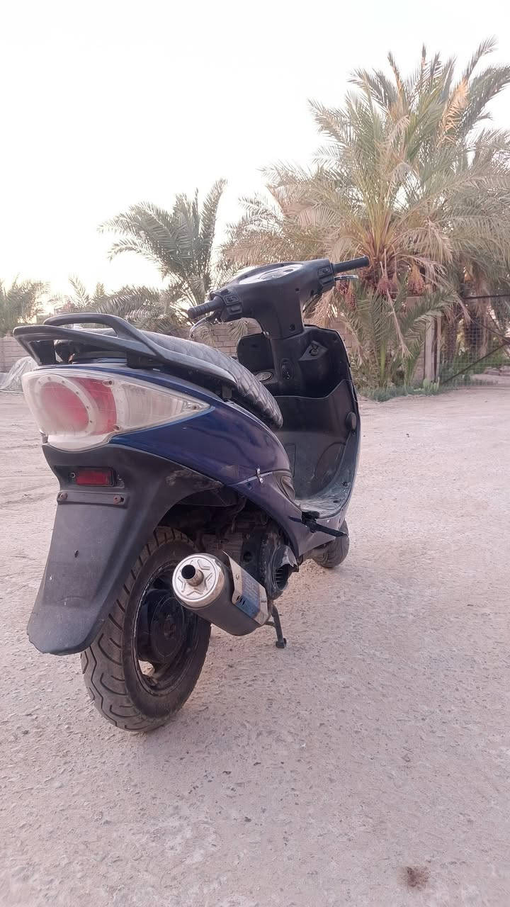 سلام عليكم دراجه كامكو جاهزه الدراجه سلف نكره باتري شغال اشاير لايتات كلها شغاله الدراجه كزوزها sc وياله دبلات مابيهن شي الدراجه شغل وطلع كامله كلشي بيها شغال السعر 350ويها مجال المكان بصره هوير ‏‪***********‬‏
