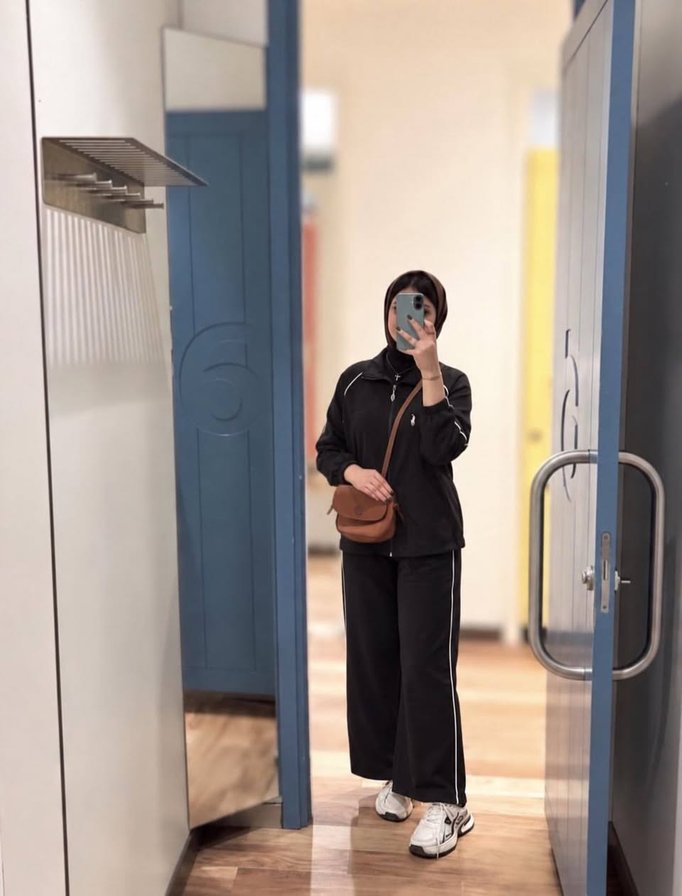 جديد اجمل سوت سبورت 
ترند🫰🏻🔥
بقصة والوان  تحفه 

جدا مريح وعملي وبارد
خامه صوفيا تركي الاصلي

قياس 38 40 42 44 46 48 
طول 78 يغطي ورك 

سعر 35 الف
للحجز والاستفسار مراسلة صفحة
او واتساب***********
