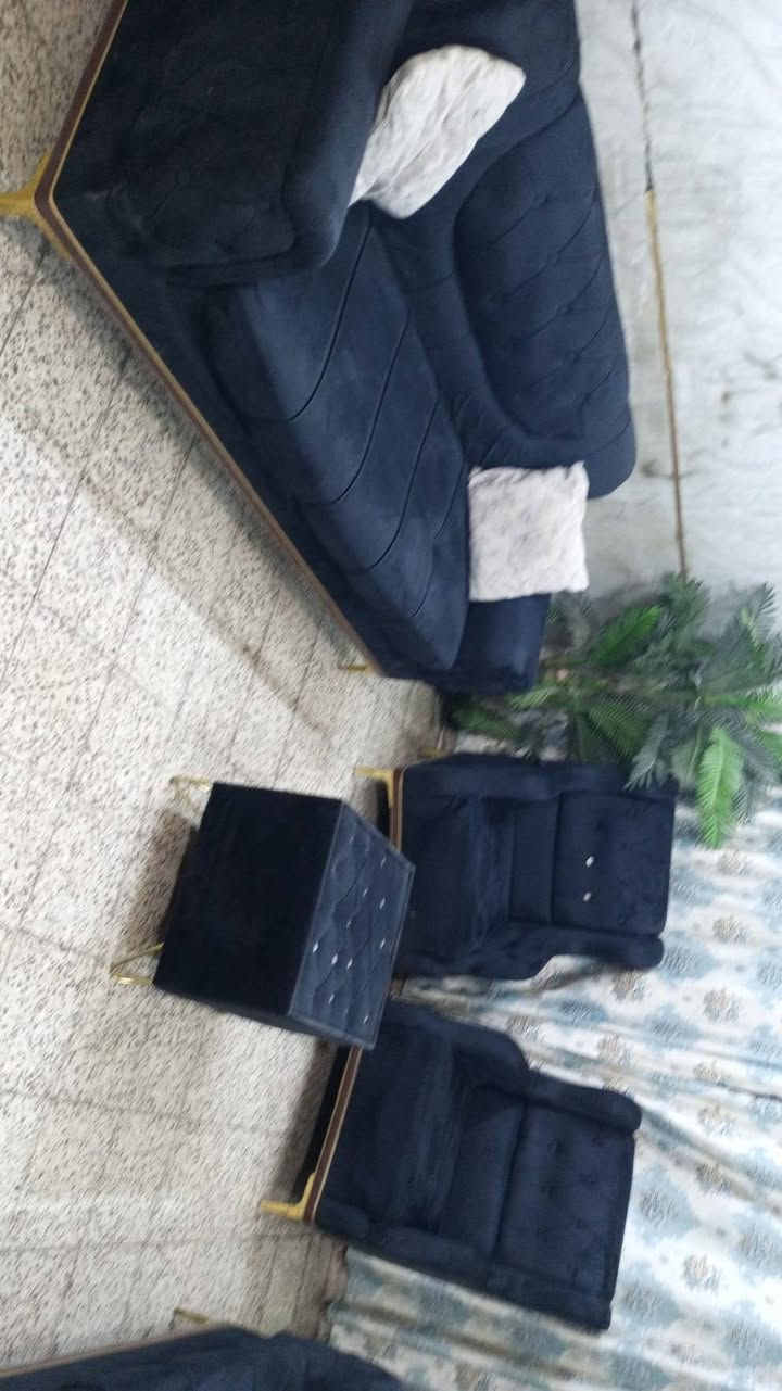تخامه باله تزكام بلوك ثكيل لتخم لاسود ٨مقاعد ٢٢٥ وبي مجال ولتخم رصاصي ٧ مقاعد ١٩٠ وبي مجال مكاني بياع يوجد توصيل بكروه *********** وتساب
