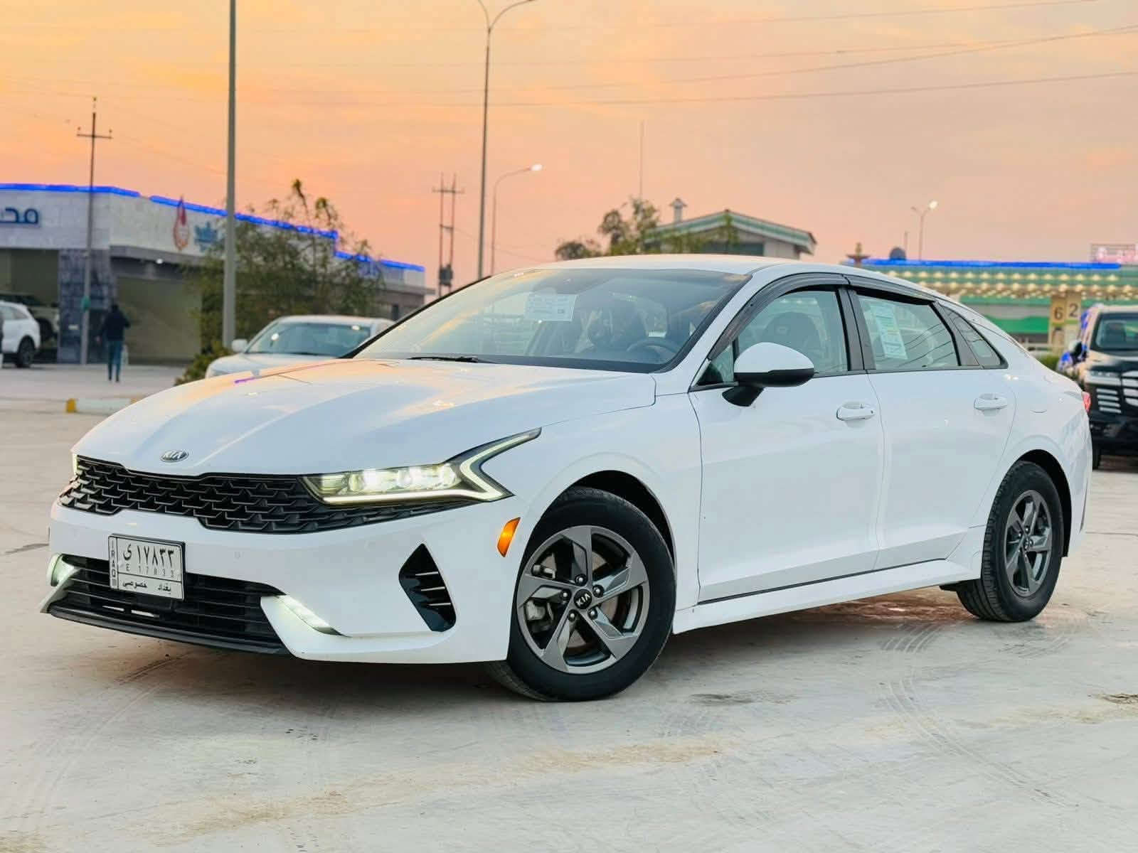 كيا كي فايف 2021
KIA K5 2021 
وارد امريكي 
صبغ قطعتين
-شاشة كبيرة
-كاميرا بلادية 
-تحكمات ستيرن 
-انظمة قيادة
-اوتو هولد
-بصمة تشغيل وأبواب
-مكينة 1.6T ( تيربو ) 
السيارة جديدة جداً 
العنوان / واسط - الصويرة 📍
هاتف /***********
