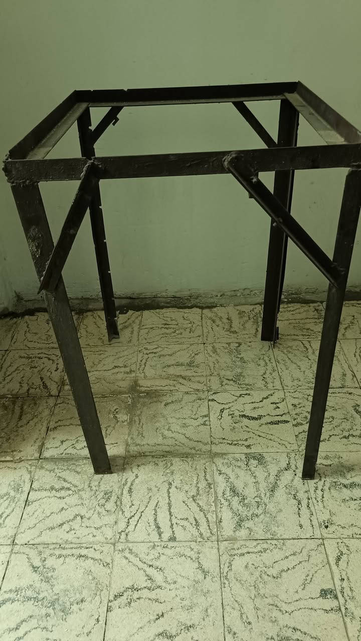 بارك السعدون • ميز حديد • جديد