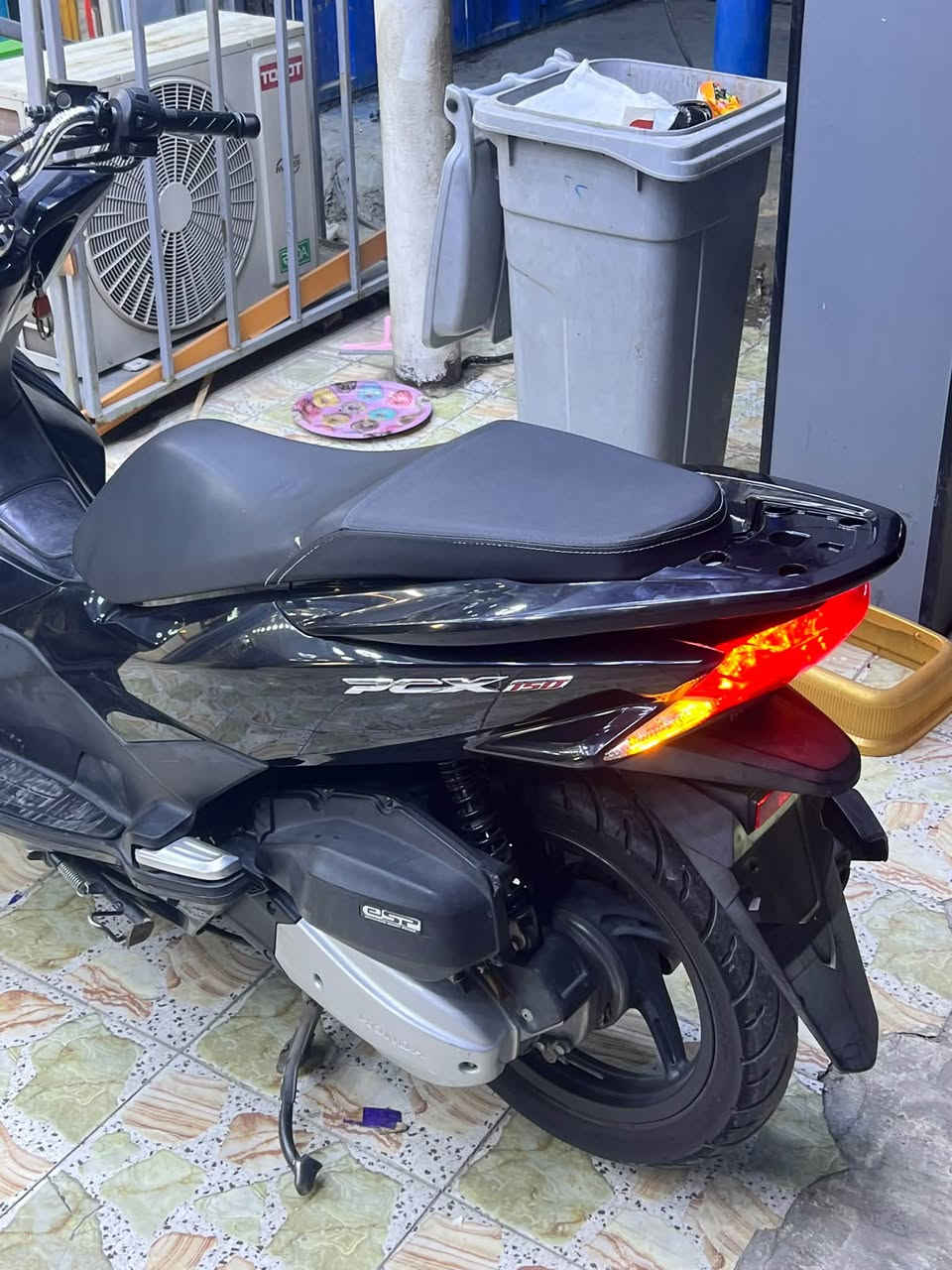 سلام عليكم....
دراجة (PSX)...(جيل الثاني)  
🛵للبيع  
دراجة شلعه معدل كهربائيات كلهه شغاله 
دراجة جديده  بلادية
أي نقص مابيهة
جيب فيتر وتعال افحص
العنوان بغداد حي اور  
 الاستفسار الاتصال على الرقم 📞 ***********
