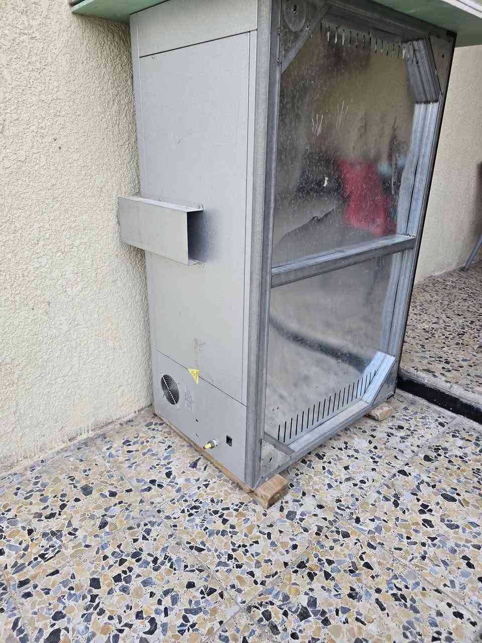 سلام عليكم 
فرن طابق واحد 
يرهم كيك   بيتزا  بقية المعجنات  
كهرباء. غاز 
سعره ٧٠٠
ما مستخدم فقط شهر 
*********** 
كربلاء الحر حي القادسيه
