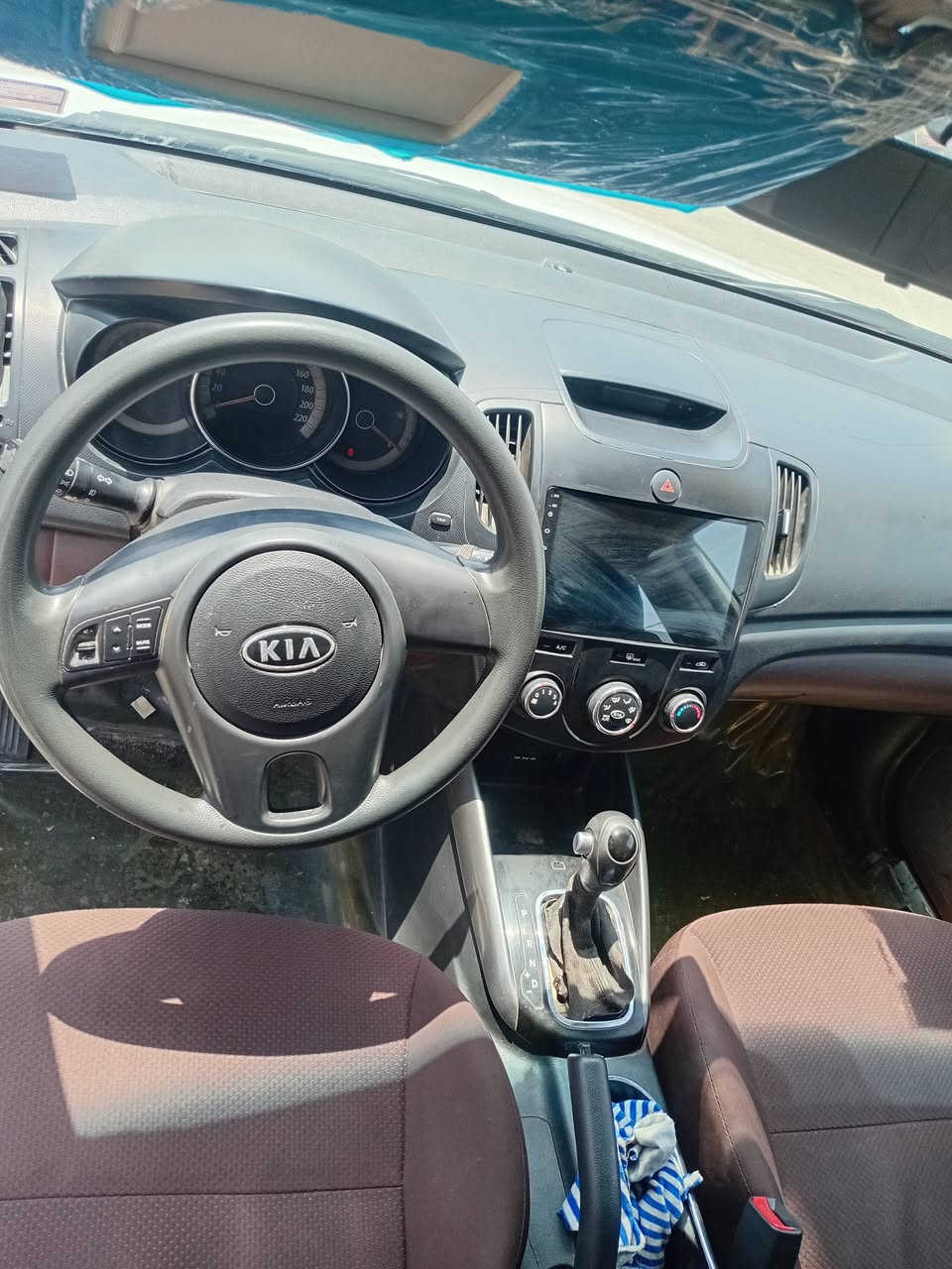 سلام عليكم من رخصت مدير الكروب 
كيه سيراتو ٢٠١١خليجي فول مكفول كفاله عامه 
مكينه كير حداديه كفاله تبريد ثلج خير من الله توني مسويله ادامه السعر ١٠٠ وبيه مجال
***********
