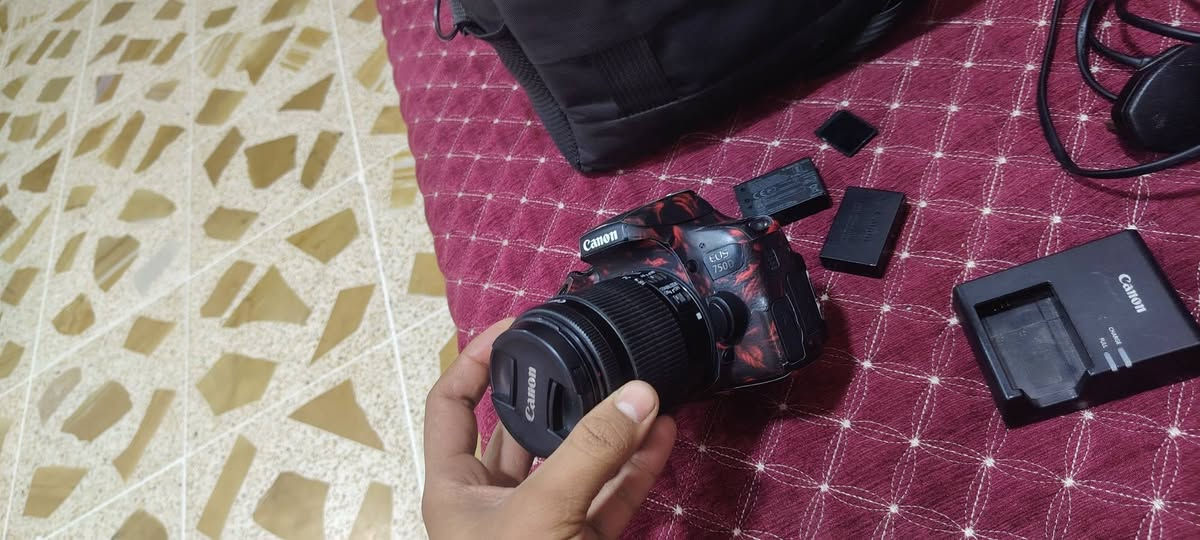 كانون 750D • شاتر ١١٠٠٠ • ملحقات كاملة