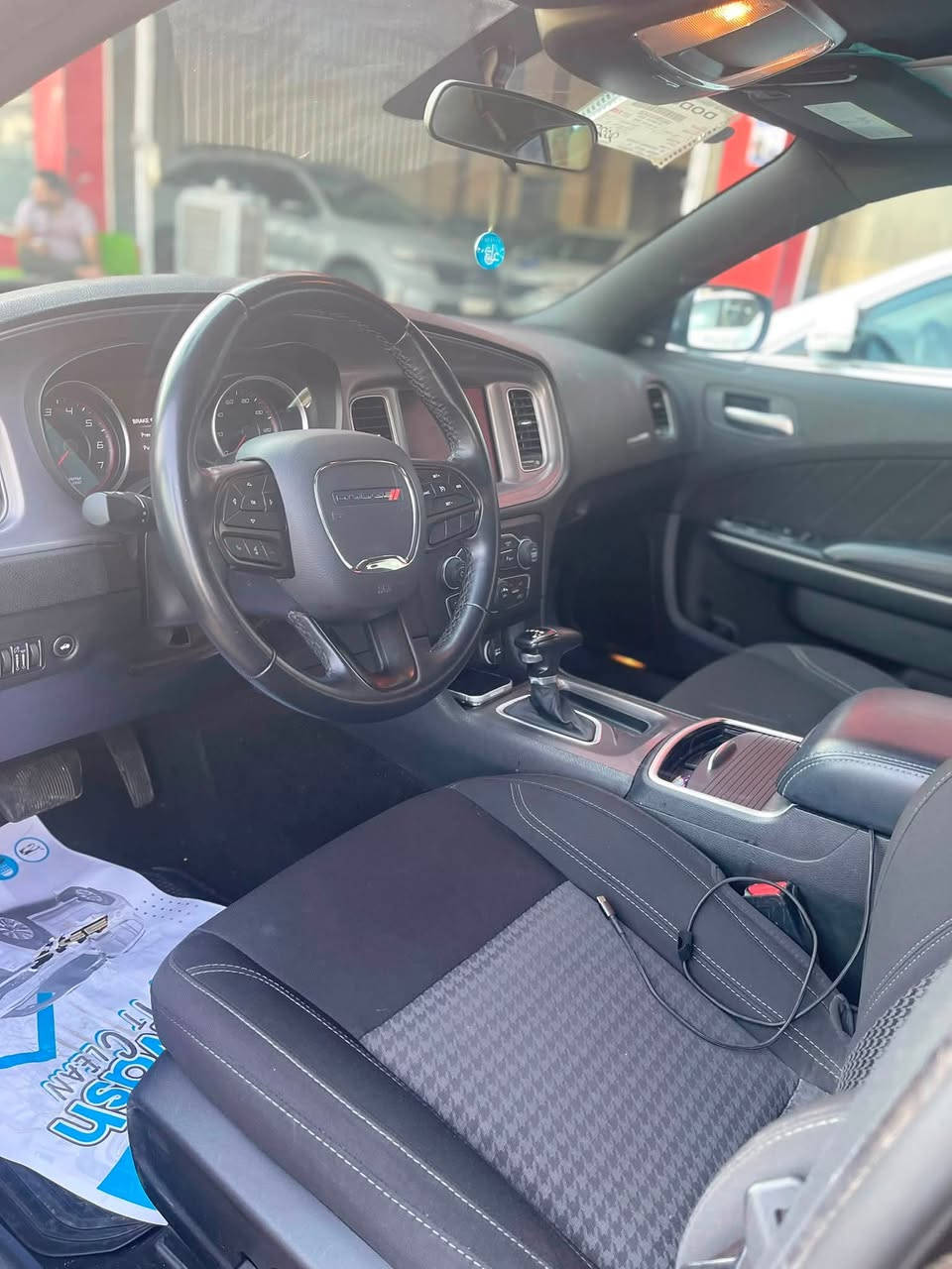 جارجر 2023اصل
موصفات sxt 

بسمي سياره 

حادثهه موضح بصور 

مكينه 3600 ✅

سعر 215✅

عنوان بغداد بلديات 

***********شراي يتصل
