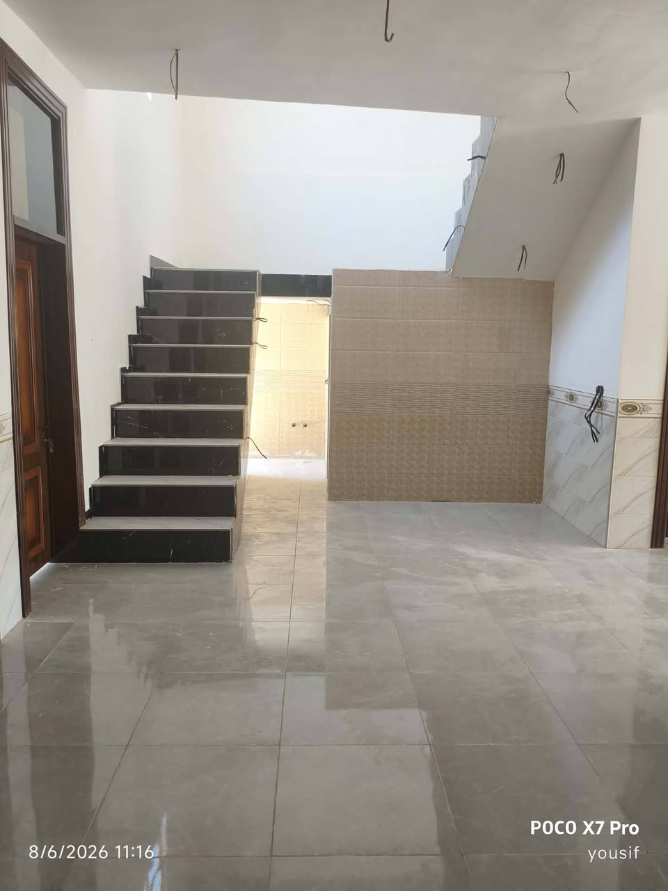 🏡 بيت زراعي للبيع 🏡
📍 الموقع: شارع رشيد الهجري، قريب من الشارع العام.
🔹 مساحة الأرض: 280 متر²
🔹 مساحة البناء: 200 متر²
🔹 مساحة الحديقة: 80 متر²
🔹 بناء حديث وغير مسكون
يتكون البيت من:
 ✅ غرفتين نوم
✅ صالة
✅ استقبال
✅ مطبخ
✅ مدخل مستقل
✅ حديقة واسعة
💰 السعر المطلوب: 45 مليون دينار
📞 للاستفسار ***********
📞 الرقم الثاني متوفر بي وأتساب ***********
بيت حديث بموقع مميز وقريب من الخدمات والشارع العام، وجاهز للسكن مباشرة.
