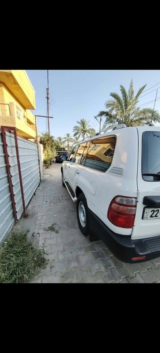 لاندكروز ستيشن موديل 2000 بسمي  قفل 120 بغداد المحموديه ناحيه الرشيد ***********
