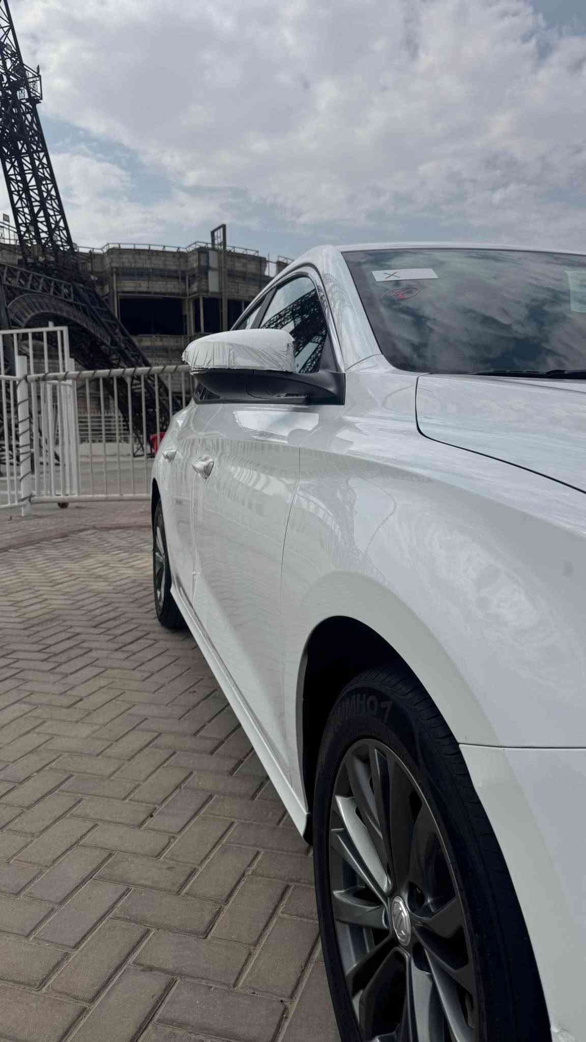 سلام عليكم امجي GT كفال عامه ما عده طخه بل جاملقه على صفحت السايق ماشيه 53 الف السياره حلوه جديده ما ناقصه شي بصمه كشنات جلد اسود احمر عداد اكتروني 
العنون البصره القبله 
*********** Singapore

نص مكتوب في الصور:
- KHAWAT RAZAN