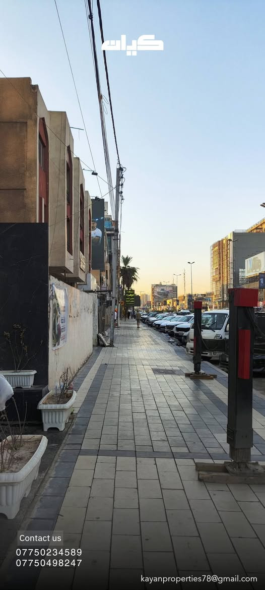 بناية تجارية للبيع
في بغداد - حي الجامعة 📍 - شارع الربيع (مقابل مركز أبو طلال ٢ - مجاور المستشفى الملكي ).

◀ المساحة الكلية: 414 متر مربع
◀ الأبعاد: الواجهة 11.5 متر × النزال 36 متر 
◀ سنة البناء: 2025 - جاهزة للاستلام
◀ السند القانوني: طابو ملك صرف

☗ 5 طوابق ونصف
⬝ الطابق الأرضي بارتفاع 5 متر، وباقي الطوابق بارتفاع 4.5 متر
⬝ كل طابق مجهز بـ (2) حمام ومطبخ
⬝ ومجهزة بسلم طوارئ نظامي

— واجهة حديثة مزودة بإنارة متحركة حديثة
زجاج الواجهة "كومفورت" أمريكي عازل للحرارة بنسبة 80٪ (استُورد وقُطّع في الإمارات خصيصاً للبناية)

الأرضيات: بورسلين إسباني (استيراد خاص للبناية)
الجدران: سيراميك إسباني (لجدران الحمامات والمطابخ)

البناية مجهزة بمصعد "ميتسوبيشي" (Mitsubishi) ياباني أصلي.
وجميع الطوابق والمطابخ مجهزة بتبريد مركزي نظام (VRF) من شركة "توسوت" (Tosot)

"غرفة كهرباء محصنة تحتوي على محولة سعة (400 KV) وبوردات للسيطرة"

منظومة حريق مربوطة مباشرة مع الدفاع المدني
نظام (سيستم) كاميرات مراقبة متكامل يغطي البناية بالكامل

📞 للتواصل، الاستفسار، أو تحديد موعد للمعاينة المباشرة:
*********** ➦
*********** ➦ بغداد, العراق
