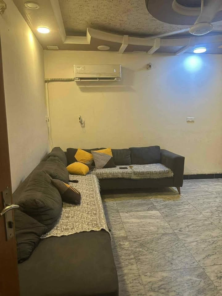 منزل للبيع 
مساحة ١١٦ متر 
واجهة ٧ م 
نزال ١٧ م
طابقين
٣ غرف نوم
واستقبال 
ومطبخ
وحمامات عدد ٢
يصلح للاستثمار معزول بدرج وقاطع قابل للازاله من الداخل والخارج 
بغداد/دورة/شارع ٦٠ قريب من الشارع التجاري 
للاستفسار 
***********
