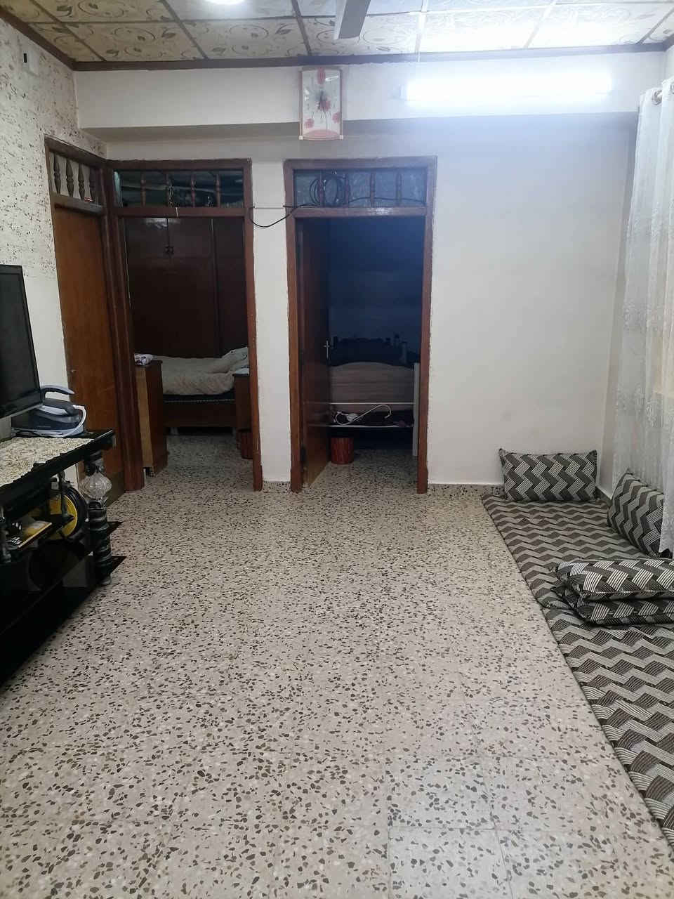 السلام عليكم 
بيت للبيع حي العامل الثانية 
المساحة 200م طابق واحد غرفتين وهول واستقبال  كاشي سقوف ثانوية مع سرداب على كبر مساحة الغرفتين كاشي سيراميك سقوف ثانوية
قرب شارع 60

السعر /120
لتفاصيل اكثر مراسلة الصفحة او الاتصال بالرقم 
***********
